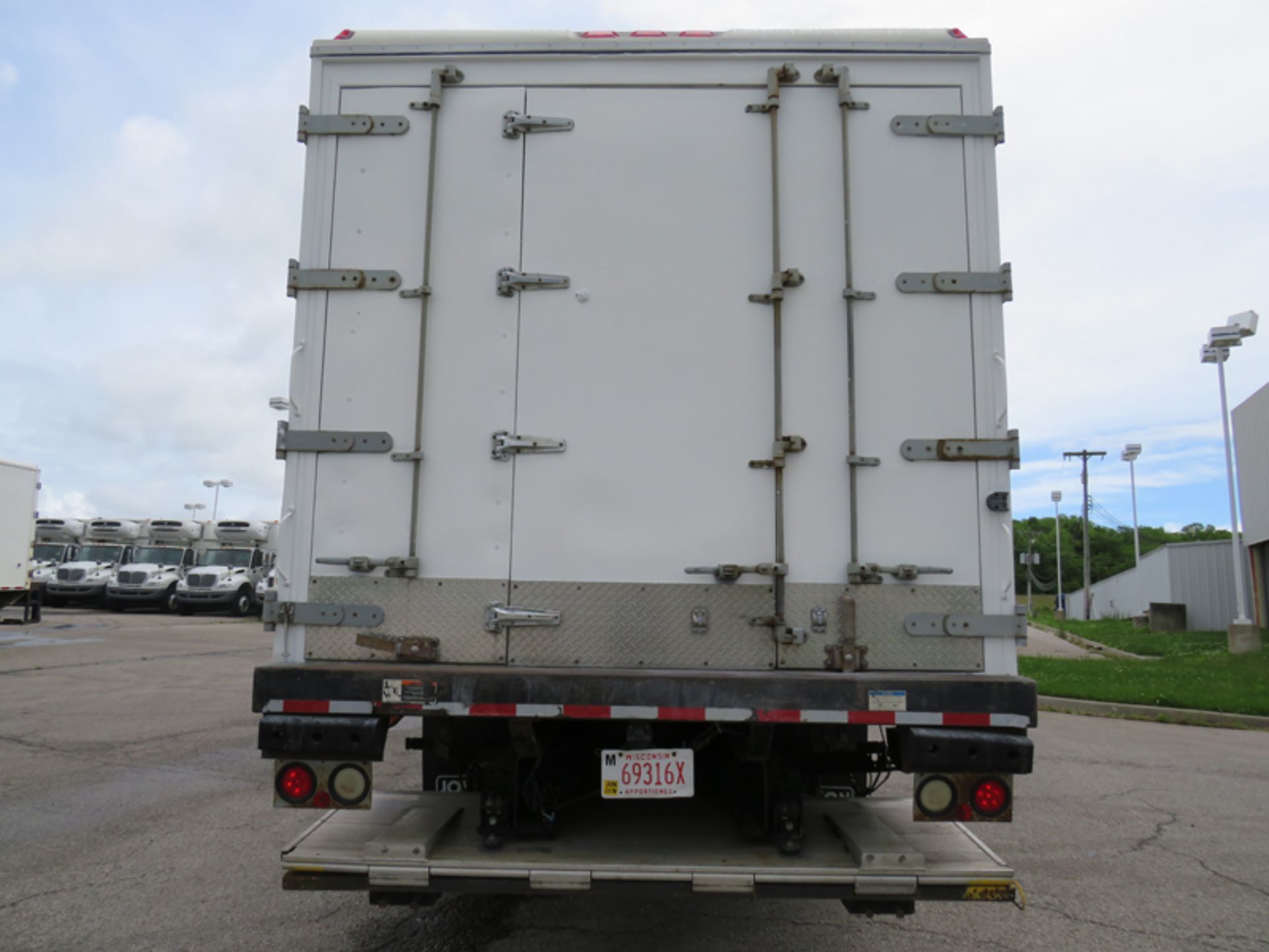 2018 INTERNATIONAL 4400 SBA 6X4 REFRIGERATED BOX TRUCK VIN#: 1HTMSTAR1JH529764, Approx Miles: 42060, - Image 4 of 9