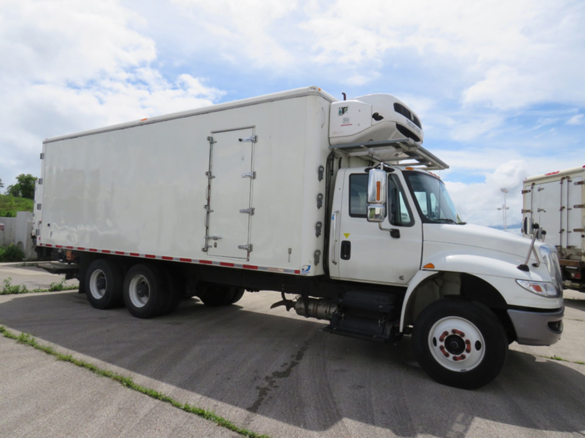 2018 INTERNATIONAL 4400 SBA 6X4 REFRIGERATED BOX TRUCK VIN#: 1HTMSTAR7JH049017, Approx Miles: 42352, - Image 3 of 9