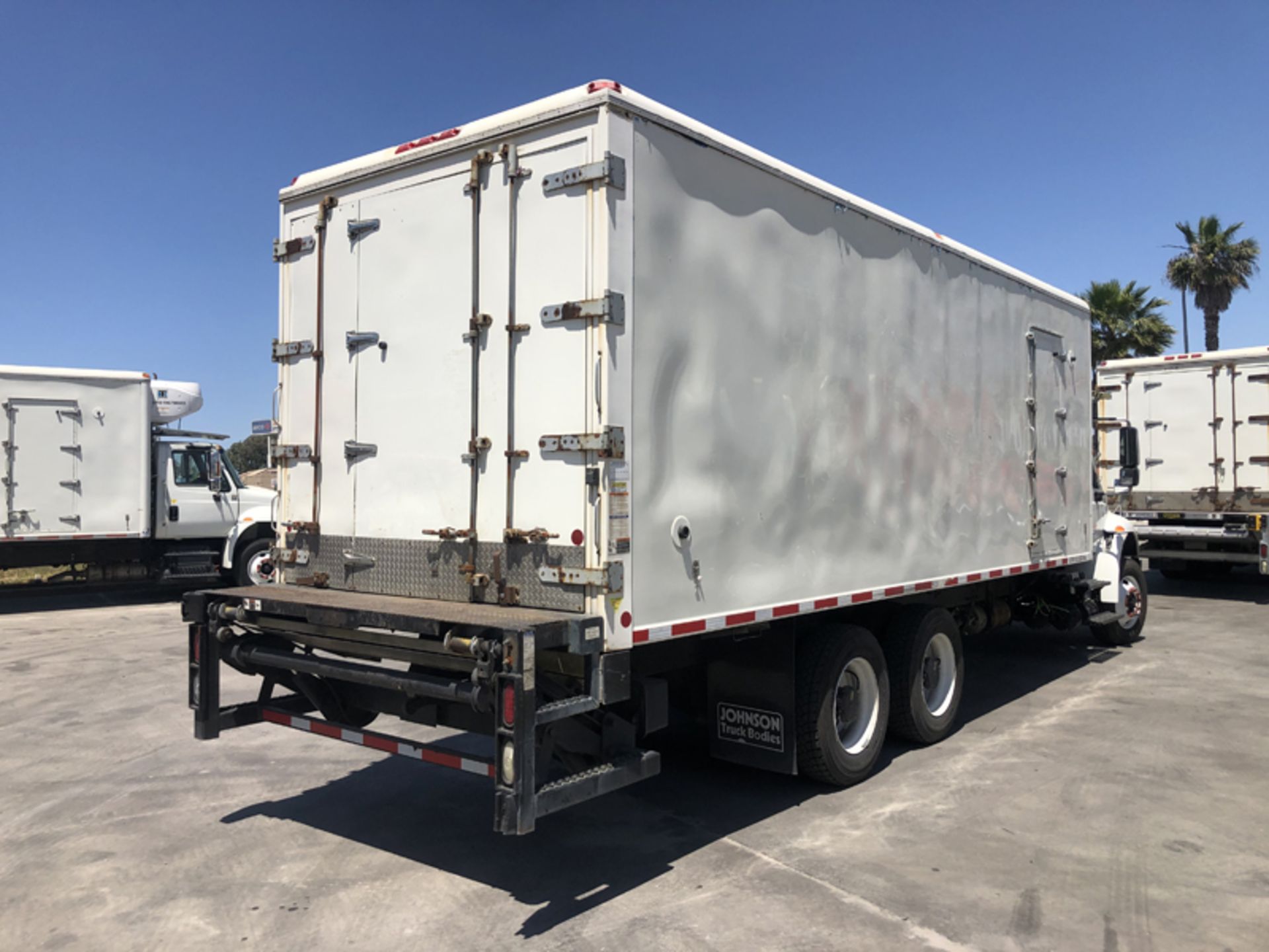 2018 INTERNATIONAL 4400 SBA 6X4 REFRIGERATED BOX TRUCK VIN#: 3HAMSTAR0JL530043, Approx Miles: 25400, - Image 4 of 10