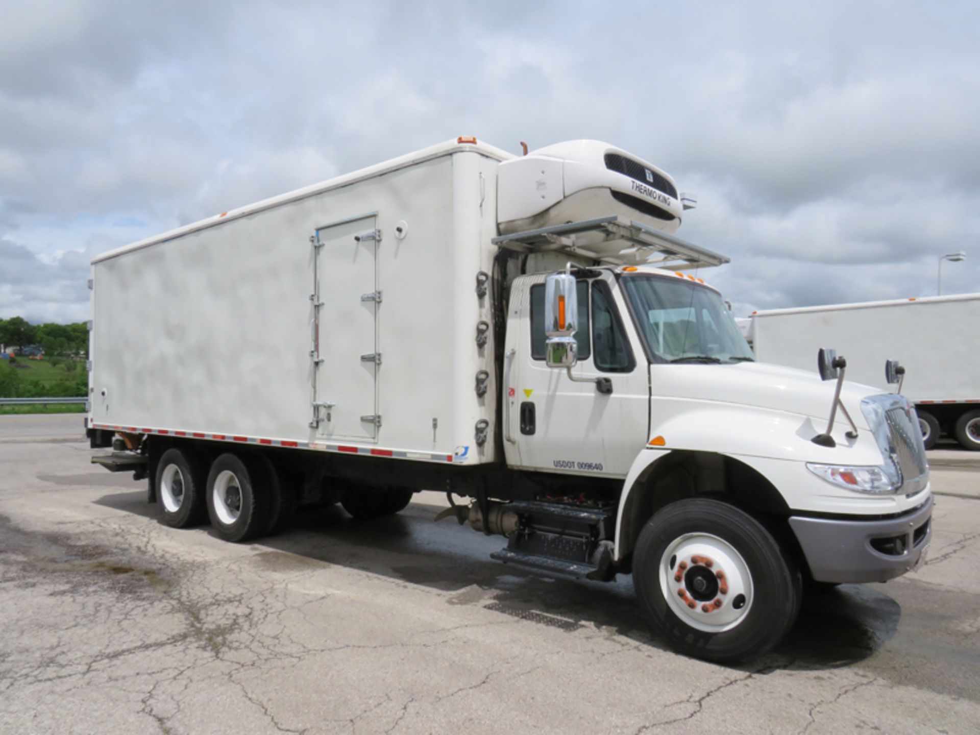 2018 INTERNATIONAL 4400 SBA 6X4 REFRIGERATED BOX TRUCK VIN#: 1HTMSTAR2JH048955, Approx Miles: 44630, - Image 3 of 9