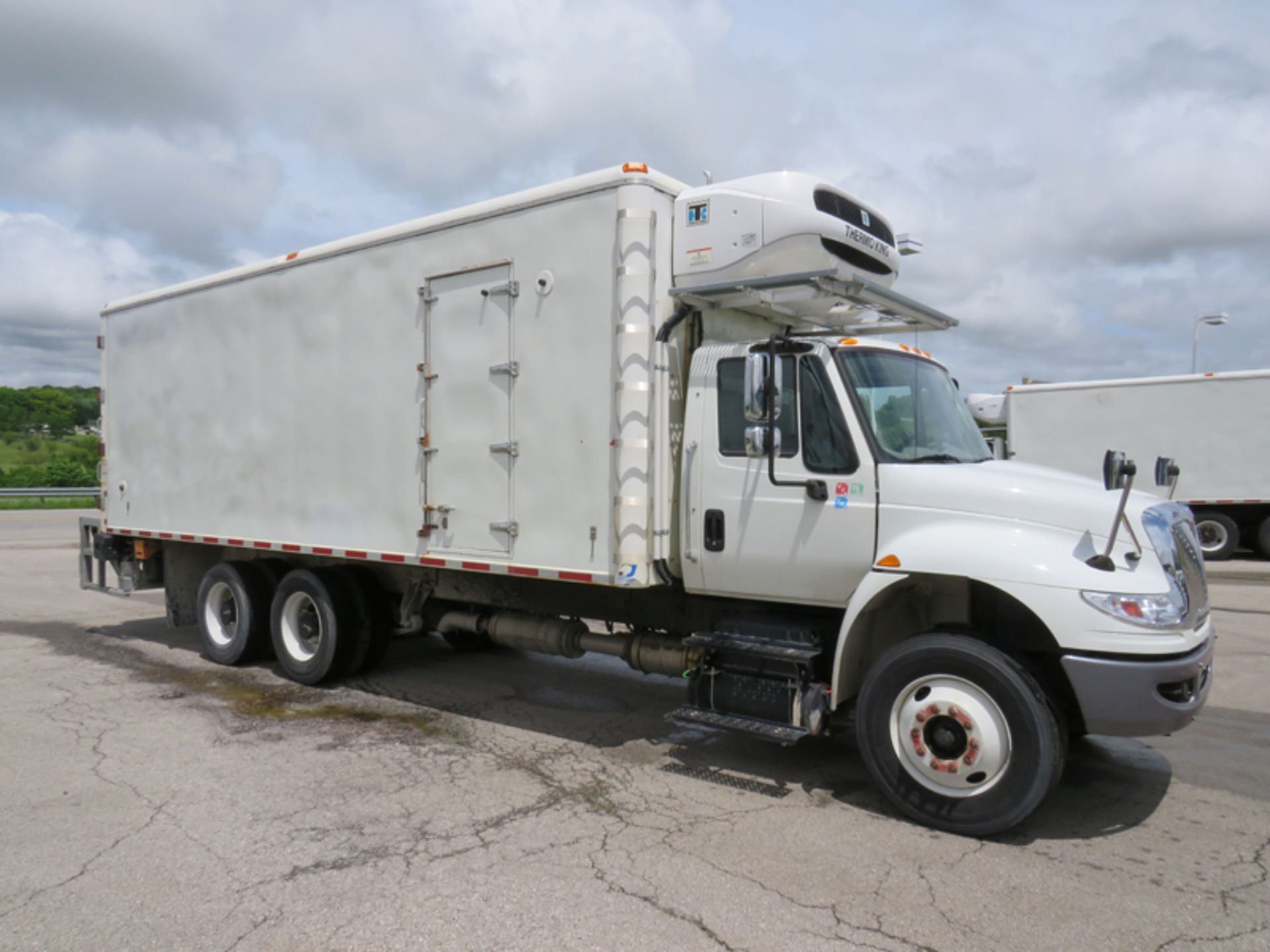 2018 INTERNATIONAL 4400 SBA 6X4 REFRIGERATED BOX TRUCK VIN#: 1HTMSTAR8JH529549, Approx Miles: 40427, - Image 3 of 9