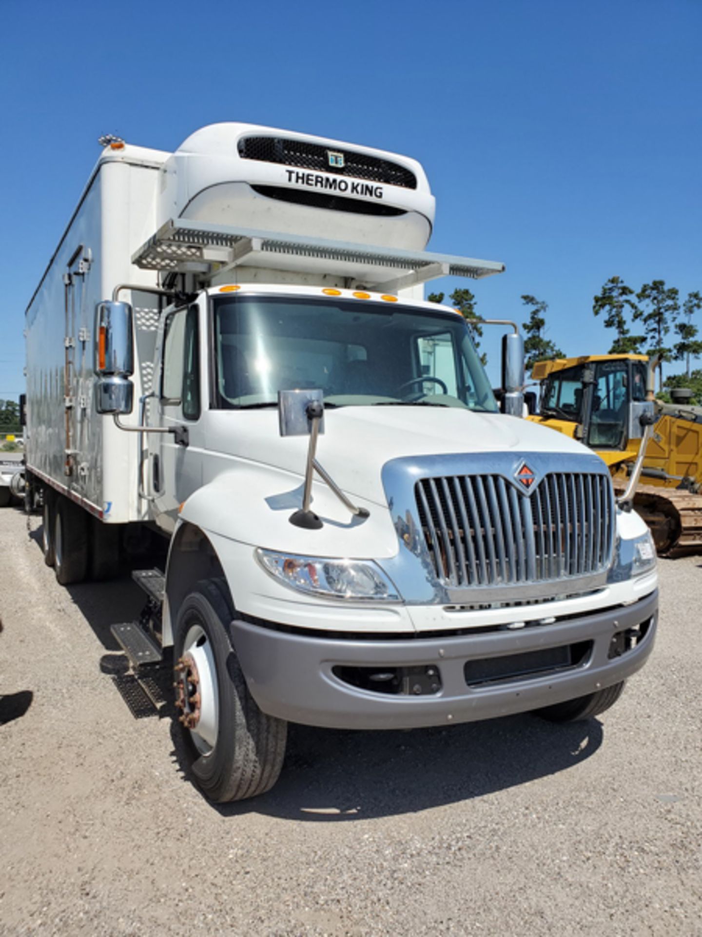 2018 INTERNATIONAL 4400 SBA 6X4 REFRIGERATED BOX TRUCK VIN#: 3HAMSTAR6JL530046, Approx Miles: 33937, - Image 2 of 9