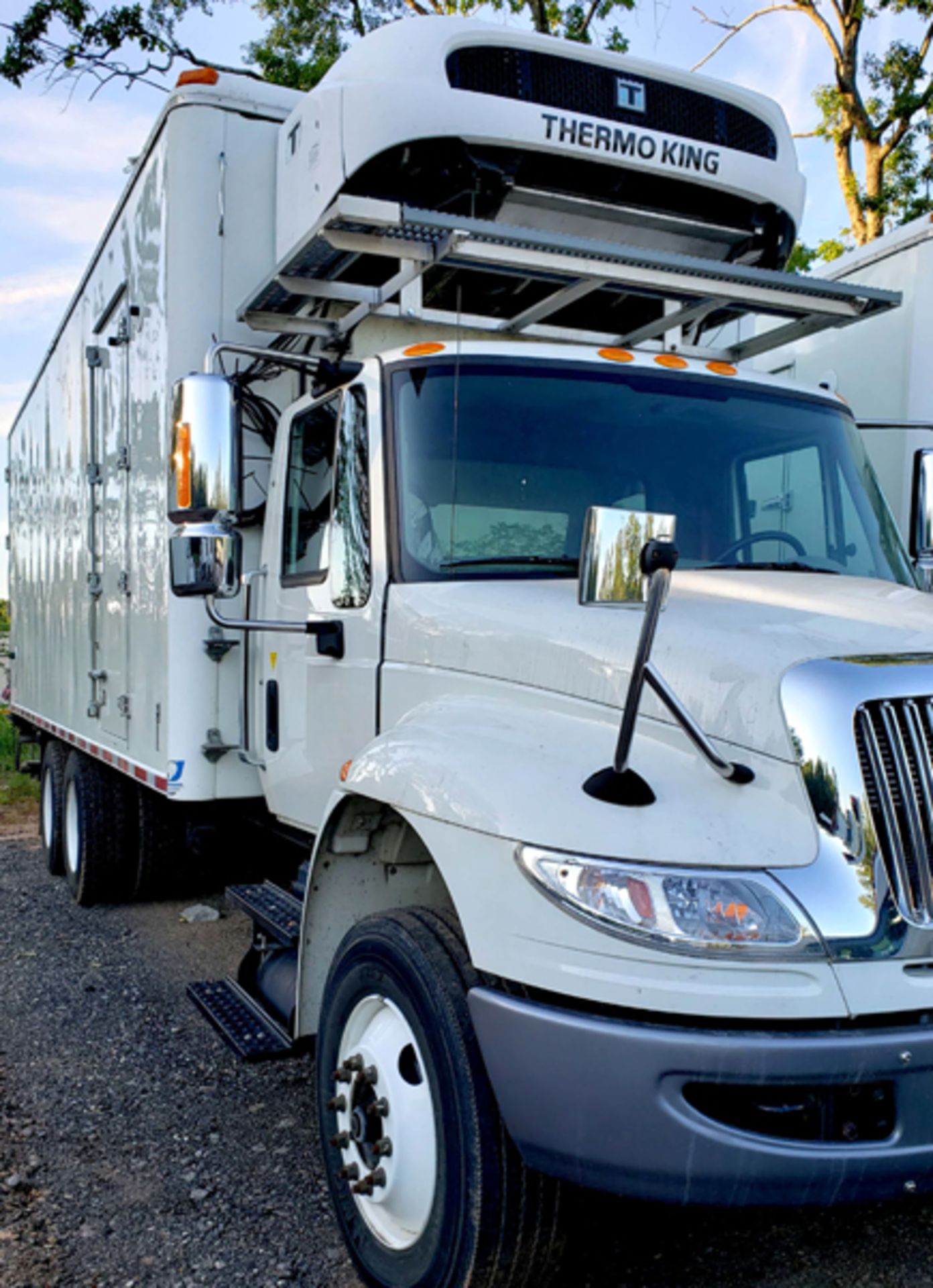 2018 INTERNATIONAL 4400 SBA 6X4 REFRIGERATED BOX TRUCK VIN#: 1HTMSTAR1JH049028, Approx Miles: 29516, - Image 2 of 5