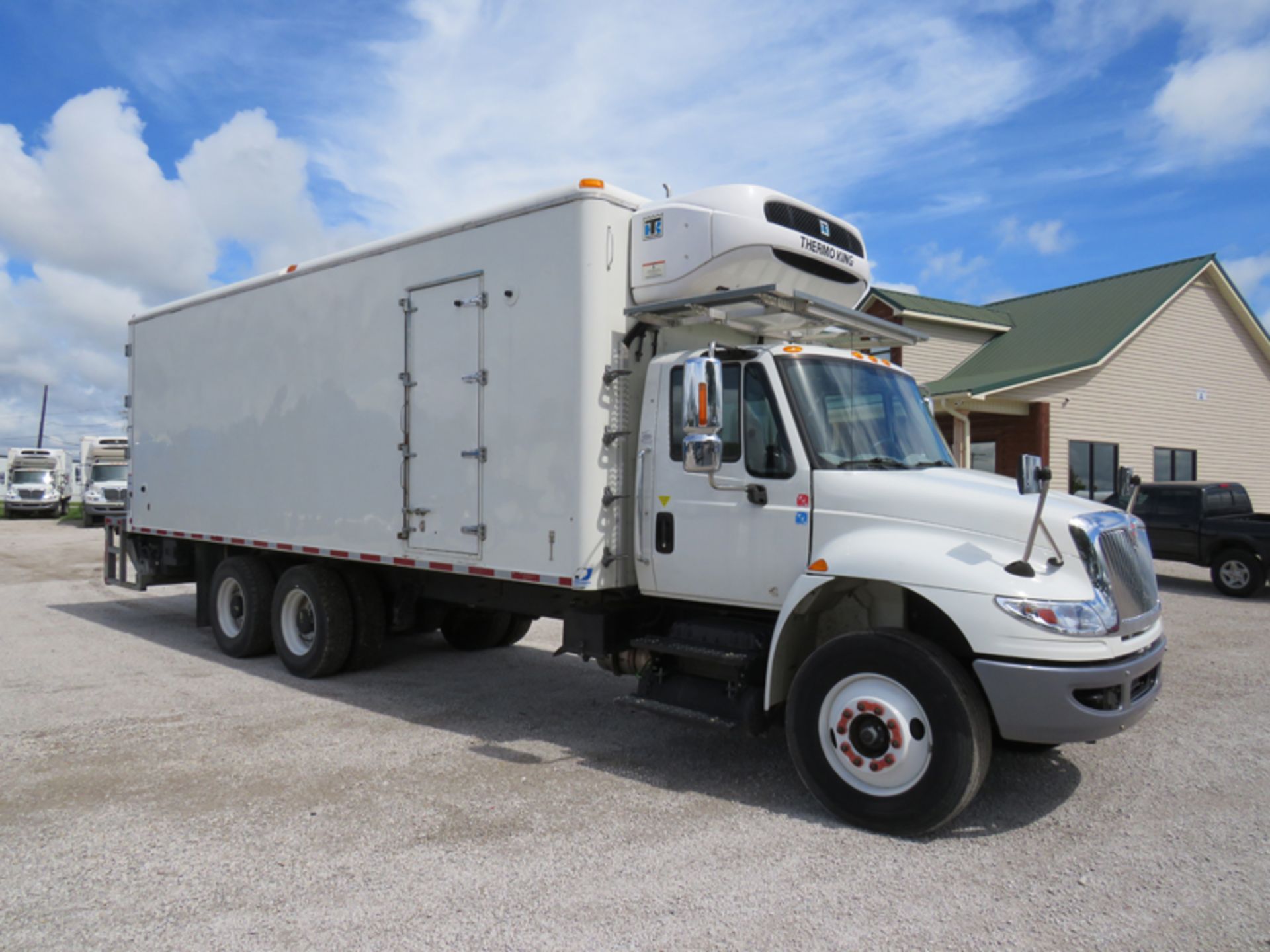 2018 INTERNATIONAL 4400 SBA 6X4 REFRIGERATED BOX TRUCK VIN#: 1HTMSTAR6JH049073, Approx Miles: 16423, - Image 3 of 8