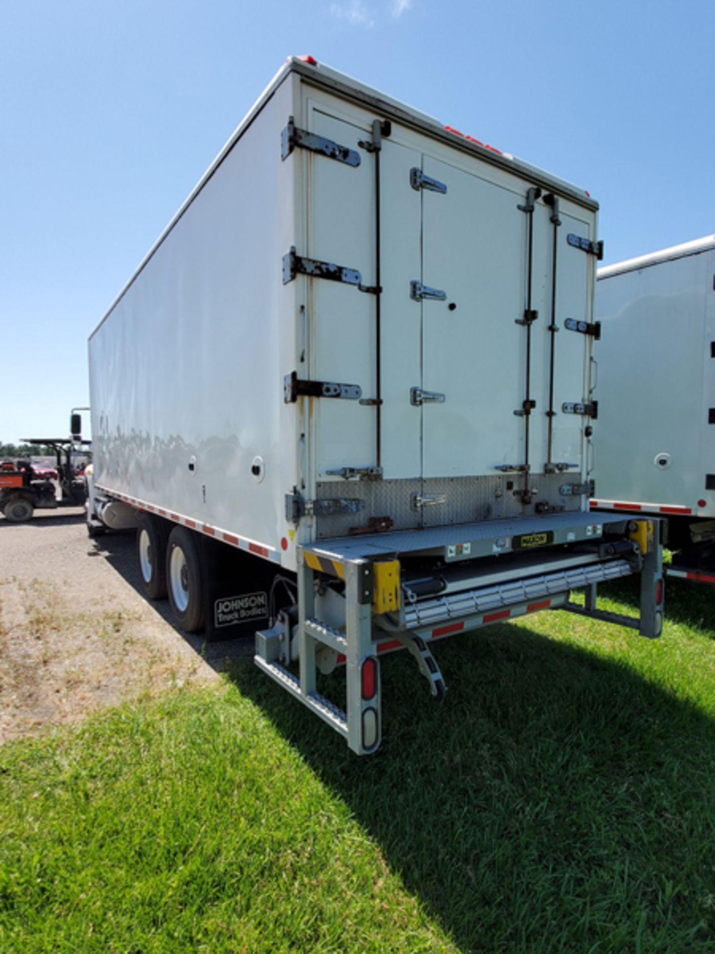 2018 INTERNATIONAL 4400 SBA 6X4 REFRIGERATED BOX TRUCK VIN#: 1HTMSTAR0JH529741, Approx Miles: 40450, - Image 4 of 9