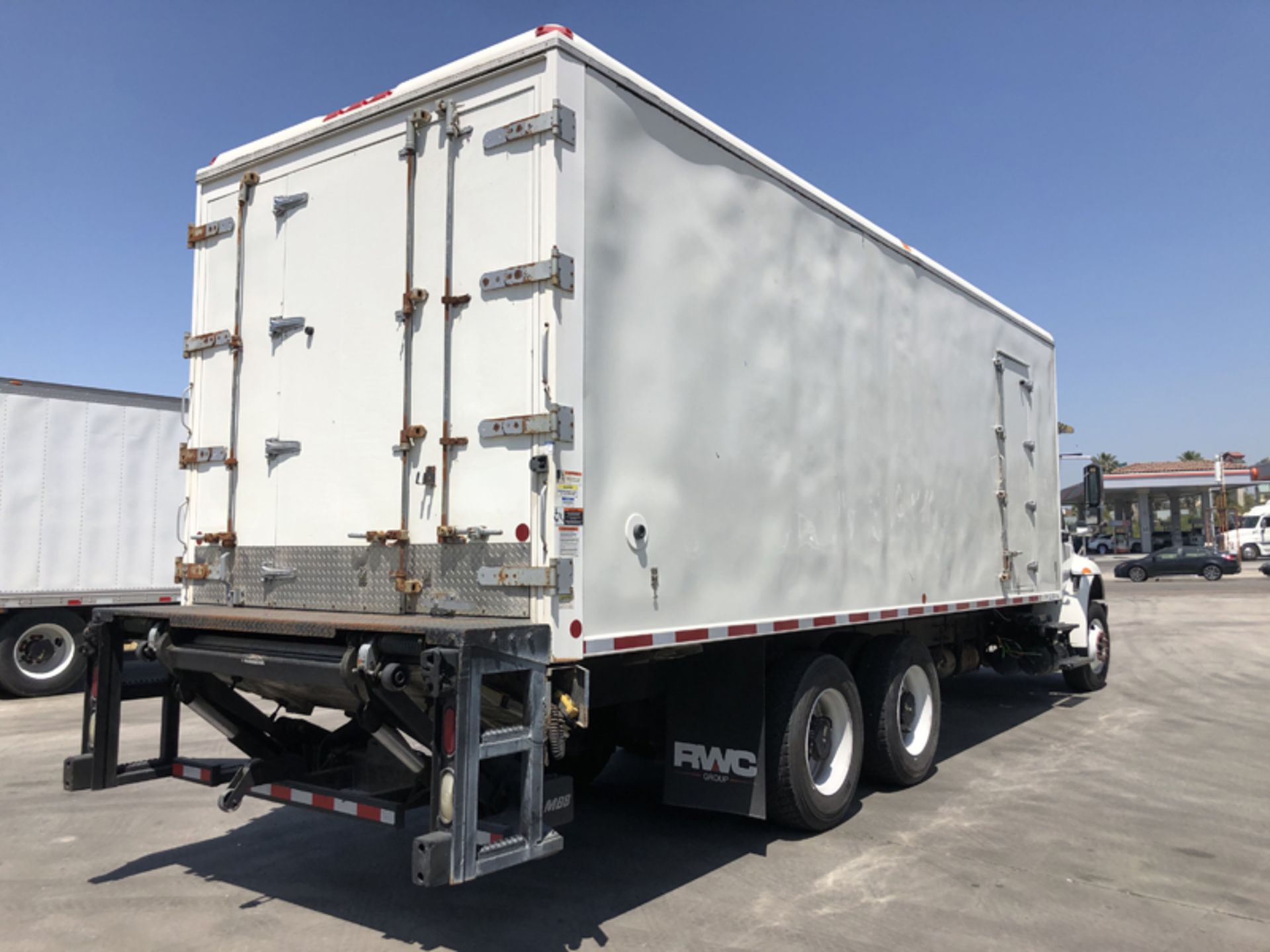 2018 INTERNATIONAL 4400 SBA 6X4 REFRIGERATED BOX TRUCK VIN#: 1HTMSTAR3JH529796, Approx Miles: 42517, - Image 4 of 9