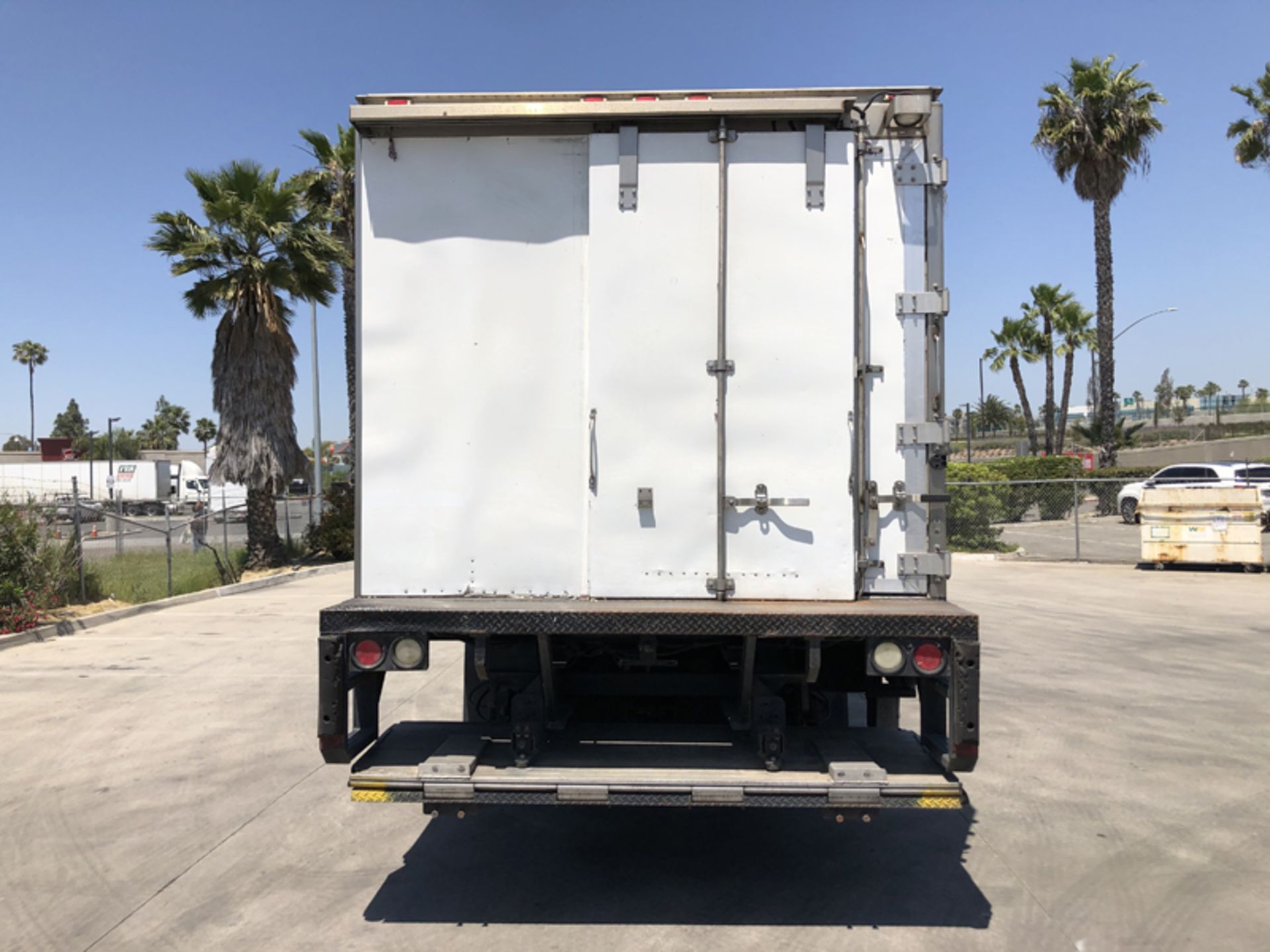 2018 INTERNATIONAL 4400 SBA 6X4 REFRIGERATED BOX TRUCK VIN#: 1HTMSTAR9JH528880, Approx Miles: 85689, - Image 5 of 10
