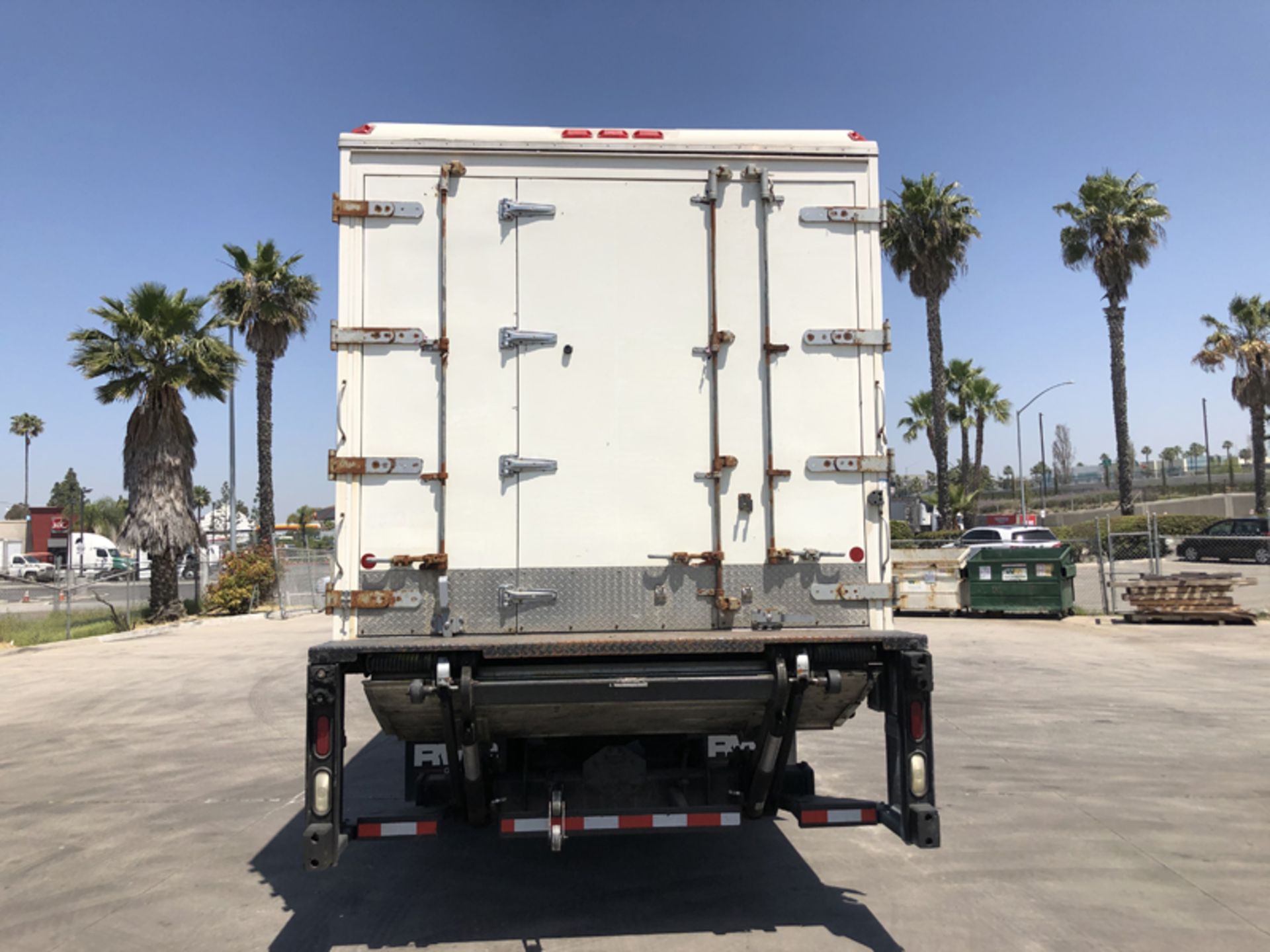 2018 INTERNATIONAL 4400 SBA 6X4 REFRIGERATED BOX TRUCK VIN#: 1HTMSTAR3JH529796, Approx Miles: 42517, - Image 5 of 9