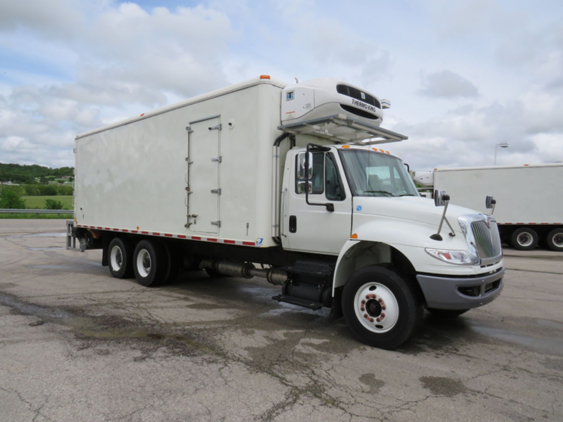 2018 INTERNATIONAL 4400 SBA 6X4 REFRIGERATED BOX TRUCK VIN#: 1HTMSTAR5JH529525, Approx Miles: 46304, - Image 3 of 9