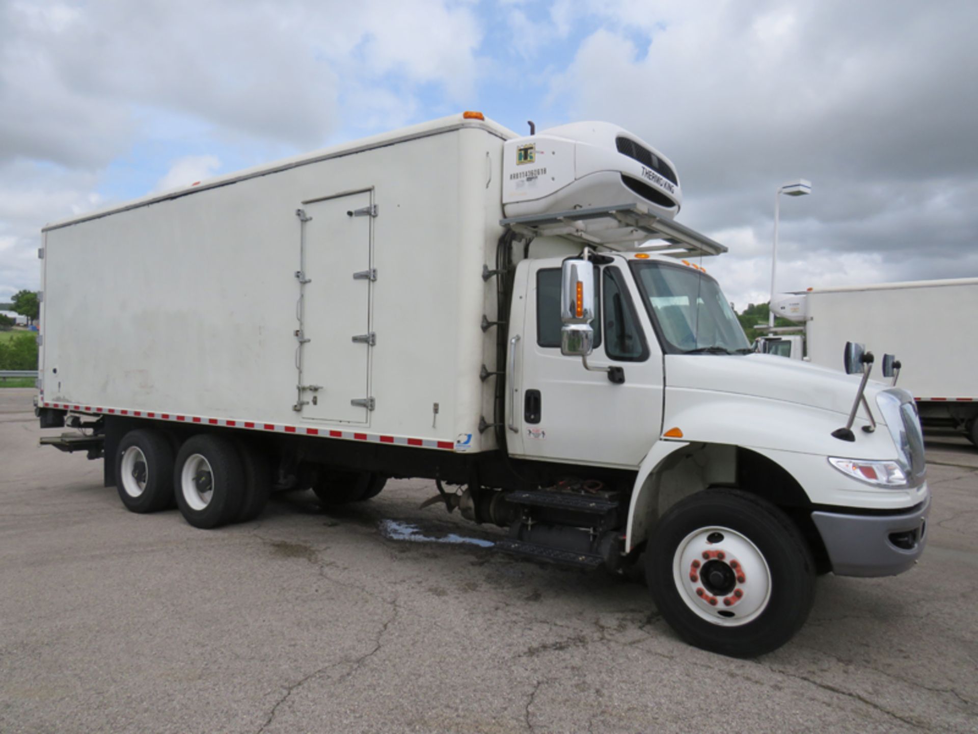 2018 INTERNATIONAL 4400 SBA 6X4 REFRIGERATED BOX TRUCK VIN#: 1HTMSTAR1JH529764, Approx Miles: 42060, - Image 3 of 9