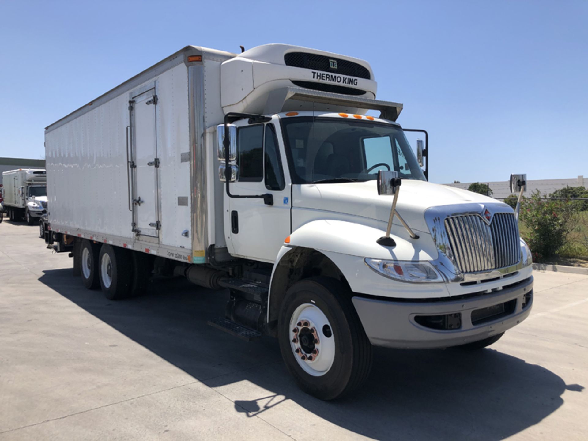 2018 INTERNATIONAL 4400 SBA 6X4 REFRIGERATED BOX TRUCK VIN#: 1HTMSTAR9JH528880, Approx Miles: 85689, - Image 3 of 10