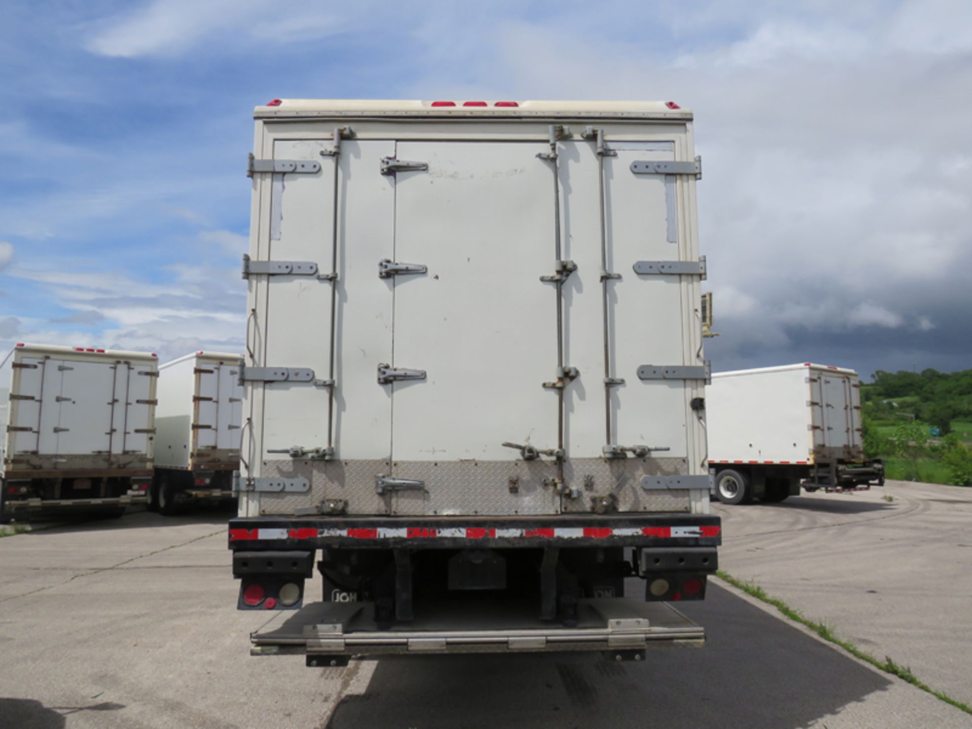 2018 INTERNATIONAL 4400 SBA 6X4 REFRIGERATED BOX TRUCK VIN#: 1HTMSTAR7JH049017, Approx Miles: 42352, - Image 4 of 9