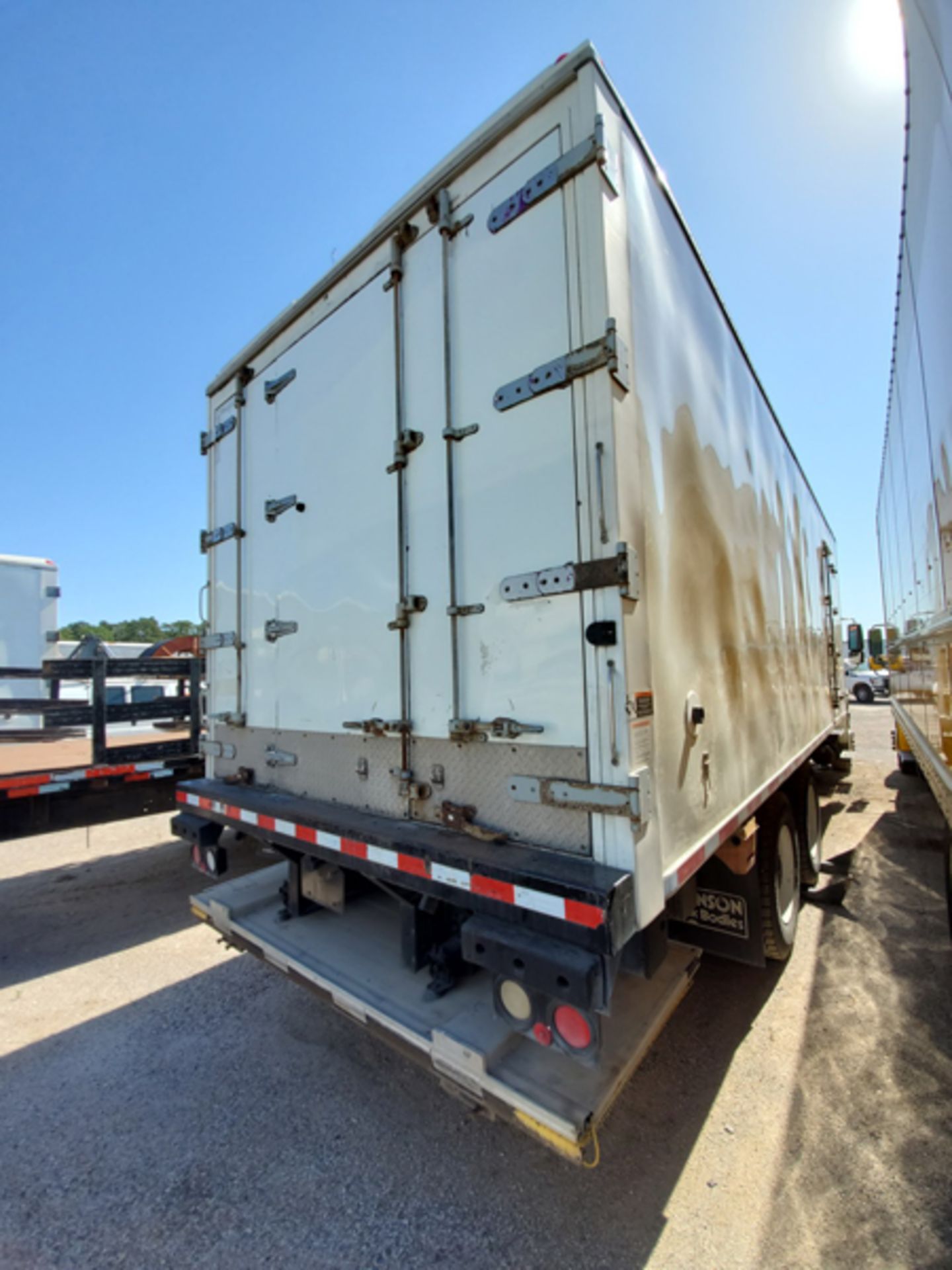 2018 INTERNATIONAL 4400 SBA 6X4 REFRIGERATED BOX TRUCK VIN#: 1HTMSTAR1JH049076, Approx Miles: 31564, - Image 4 of 9