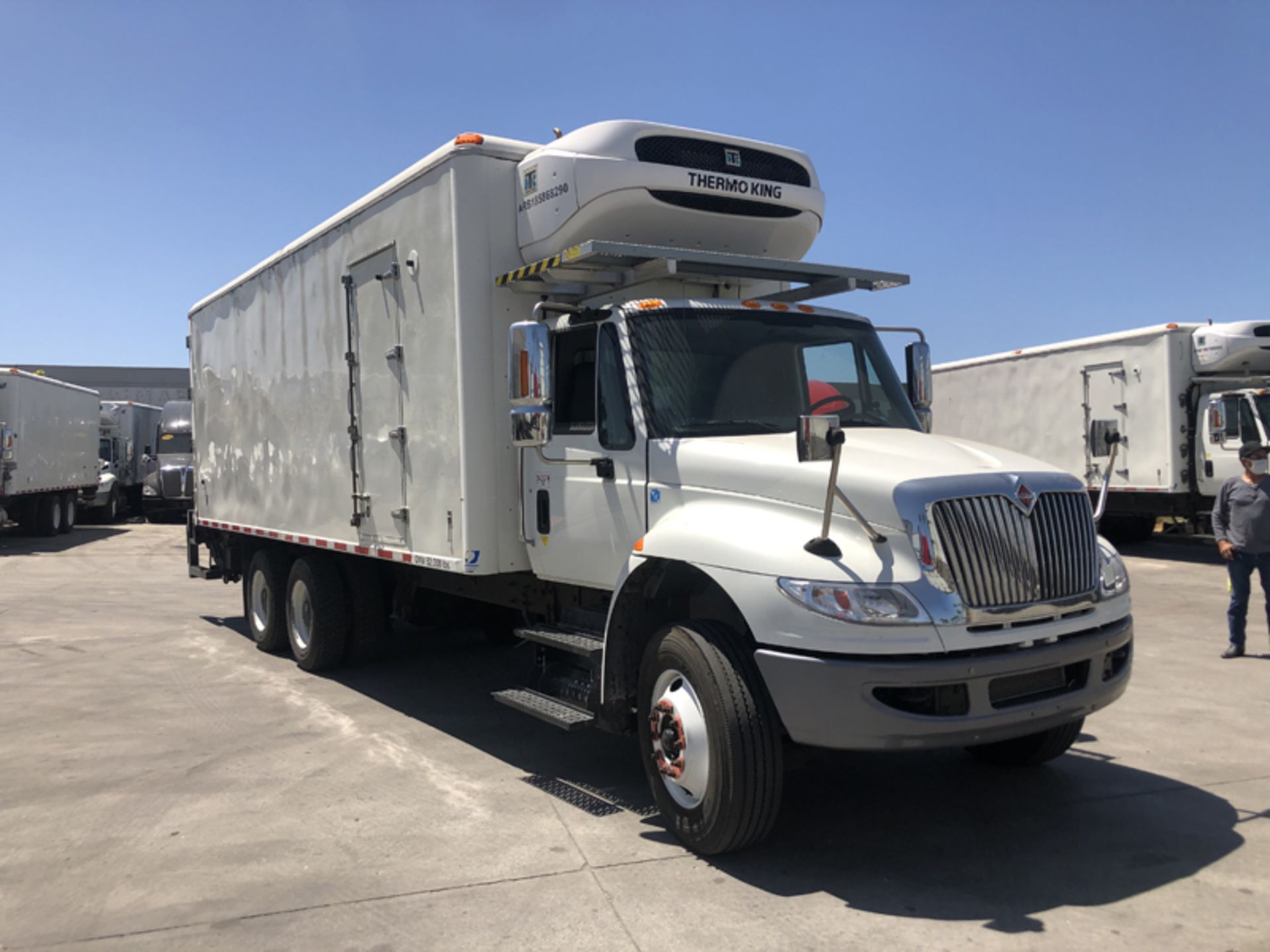 2018 INTERNATIONAL 4400 SBA 6X4 REFRIGERATED BOX TRUCK VIN#: 3HAMSTAR0JL530043, Approx Miles: 25400, - Image 3 of 10