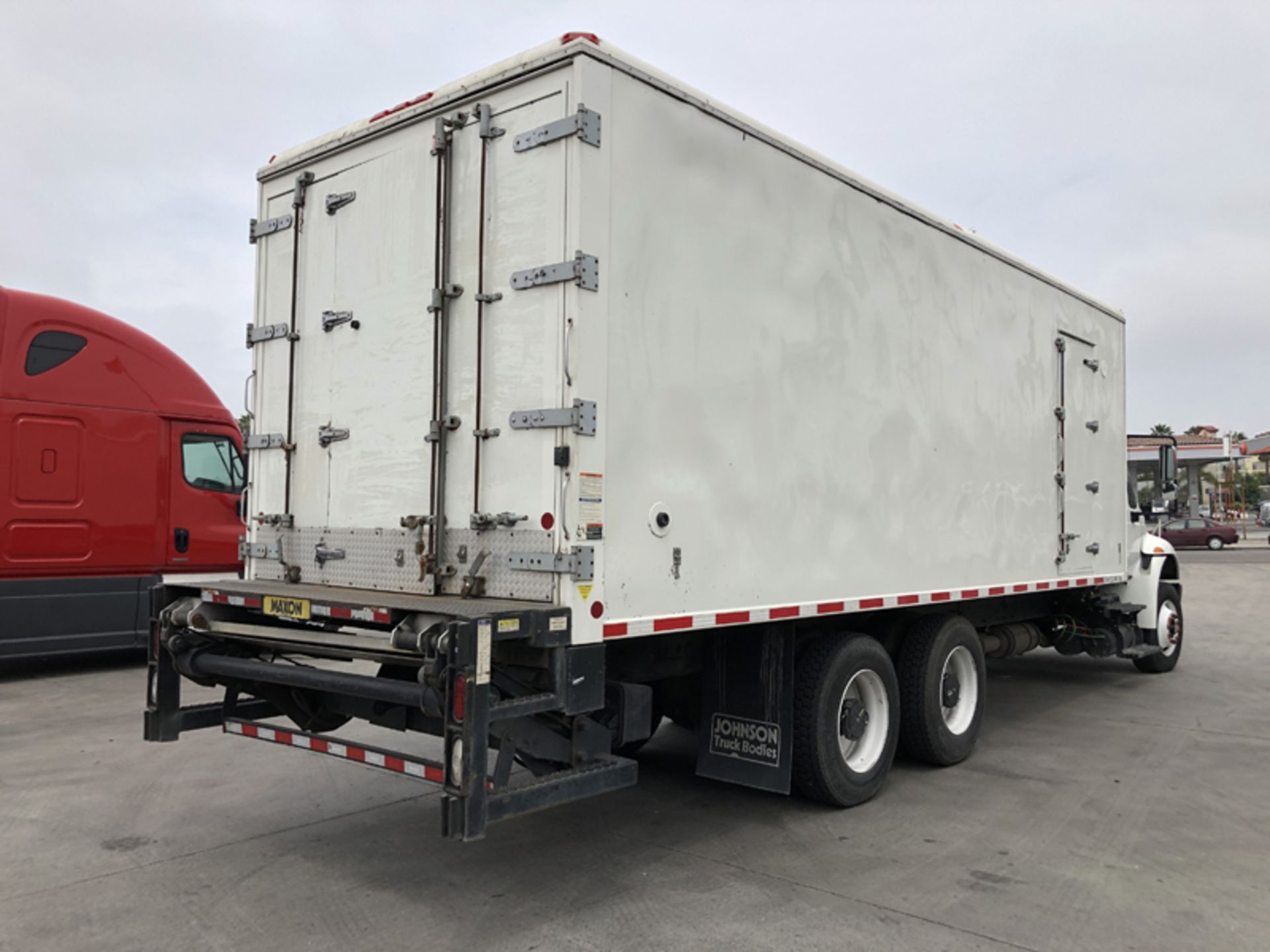 2018 INTERNATIONAL 4400 SBA 6X4 REFRIGERATED BOX TRUCK VIN#: 1HTMSTAR0JH529609, Approx Miles: 65133, - Image 4 of 10
