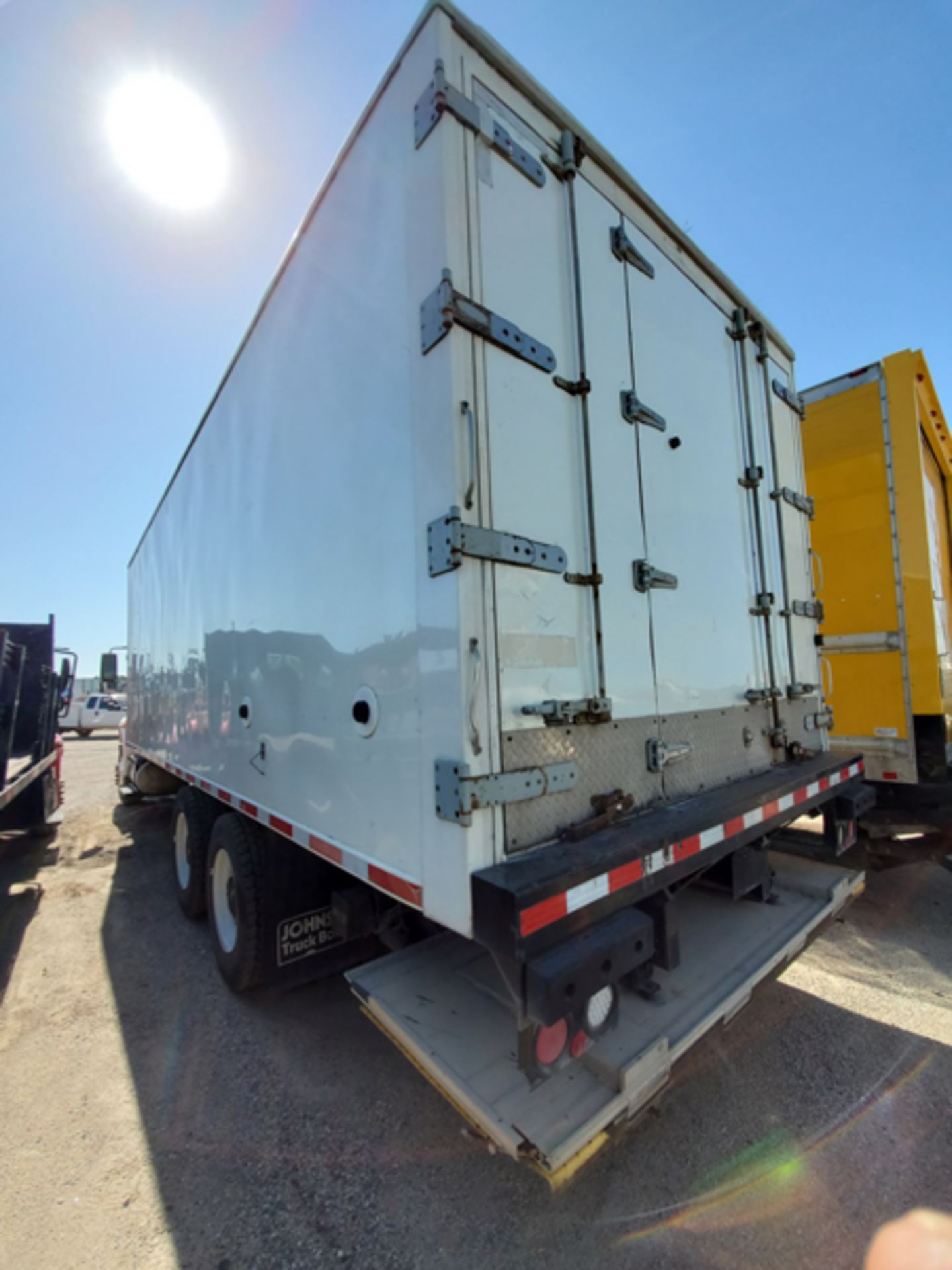 2018 INTERNATIONAL 4400 SBA 6X4 REFRIGERATED BOX TRUCK VIN#: 1HTMSTAR1JH049076, Approx Miles: 31564, - Image 3 of 9