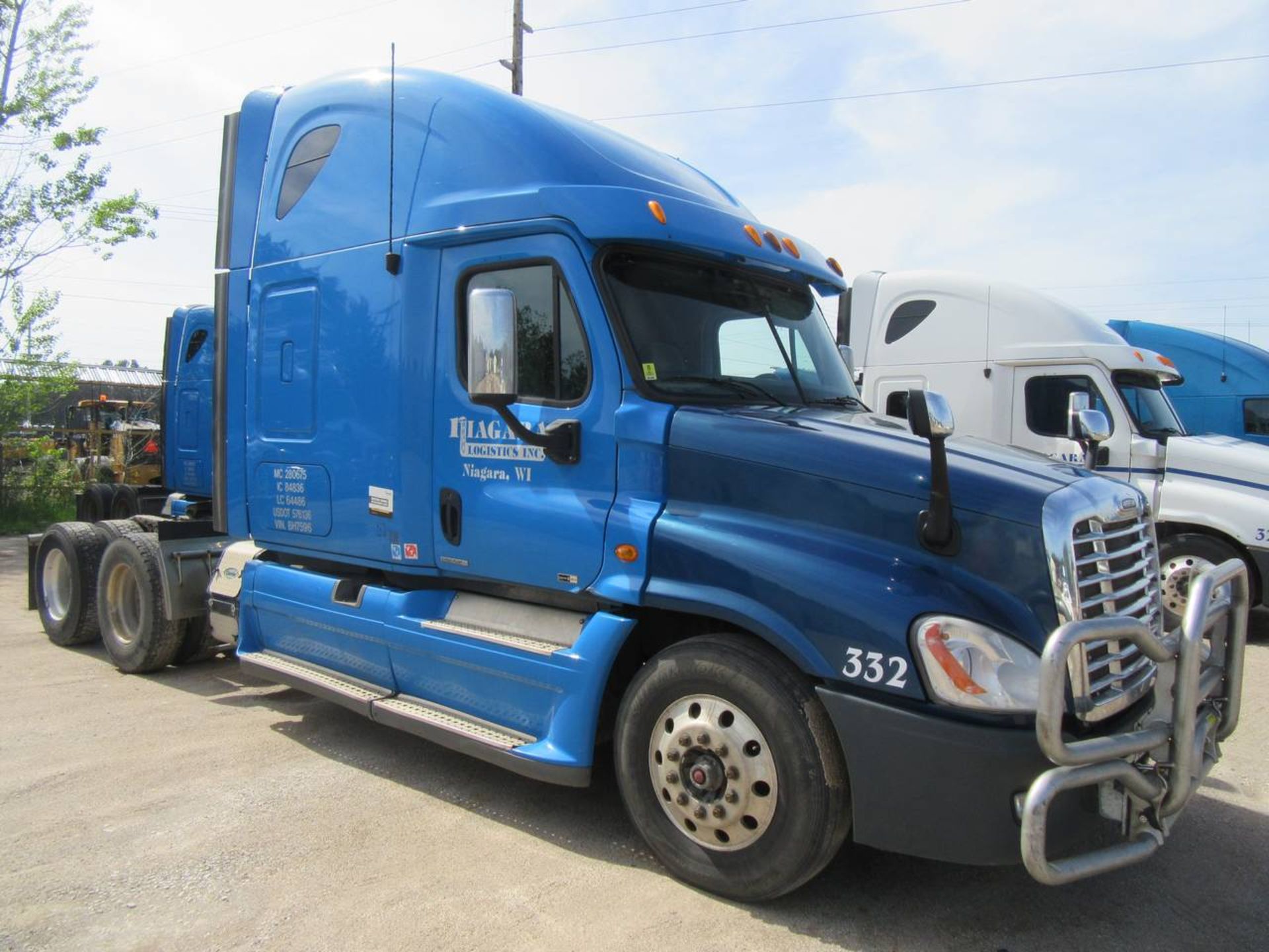 2012 Freightliner Cascadia Tractor - Image 3 of 10