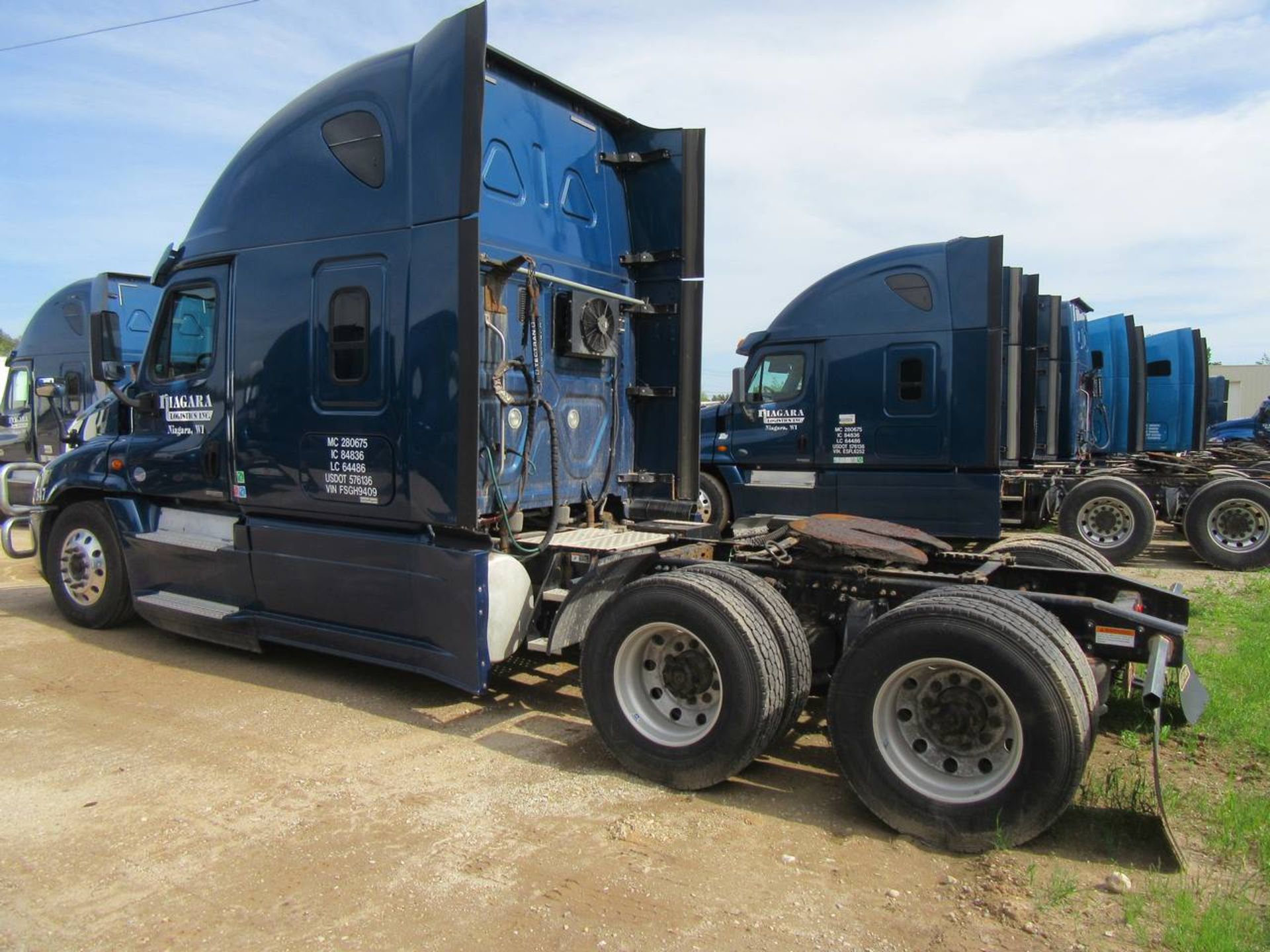 2015 Freightliner Cascadia Evolution-CA125SLP Tractor - Image 6 of 10