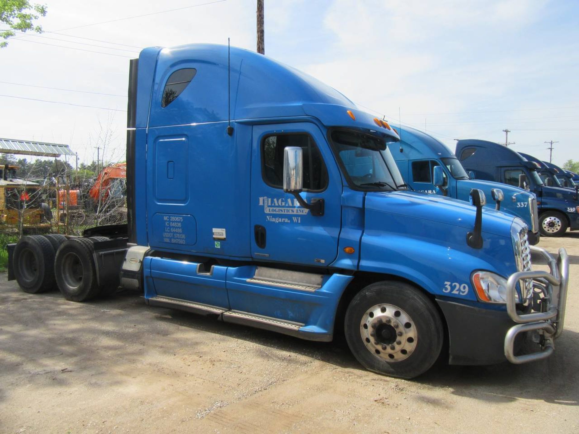 2012 Freightliner Cascadia Tractor - Image 3 of 10