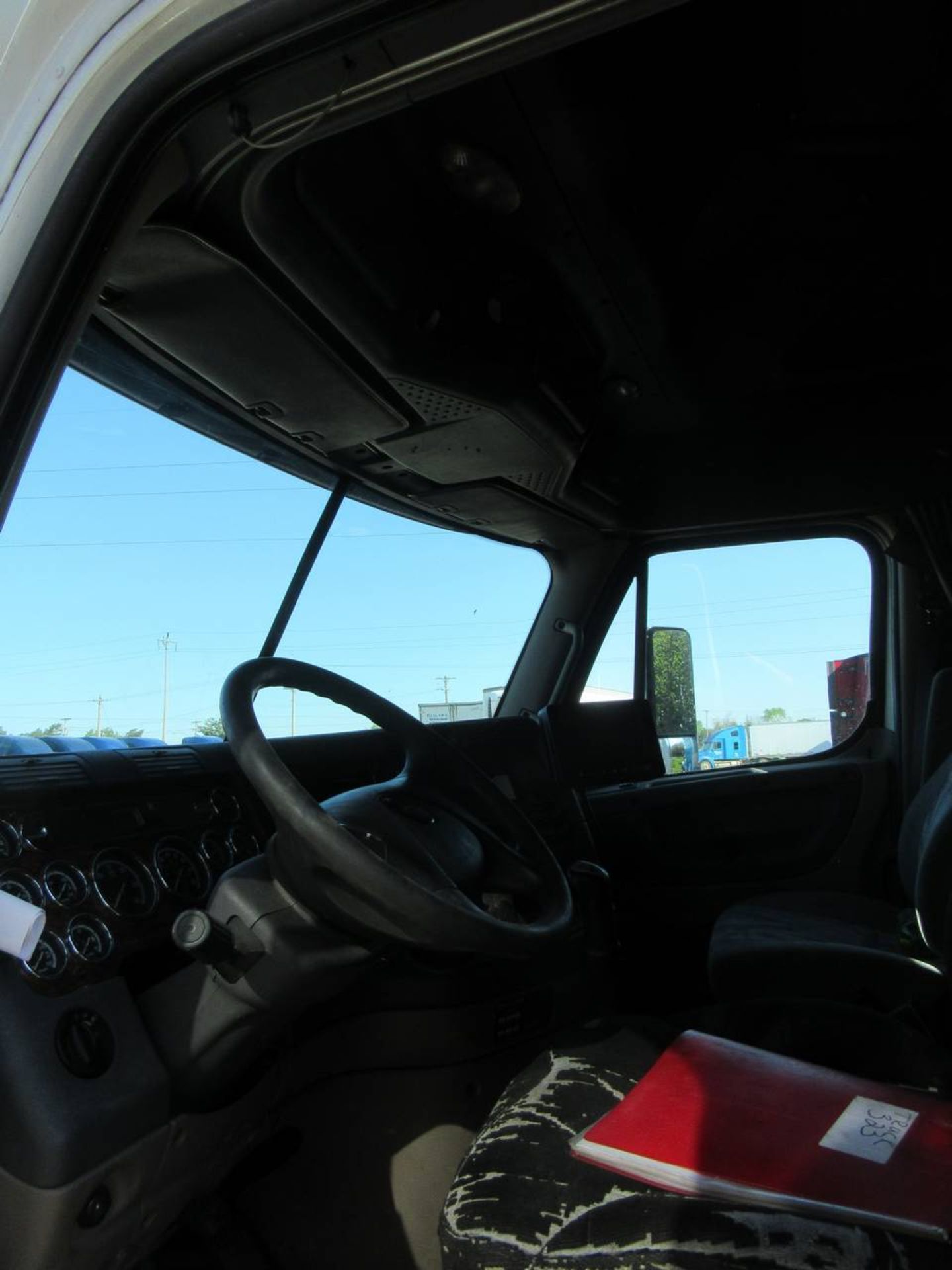2012 Freightliner Cascadia-CA125 Tractor - Image 6 of 9