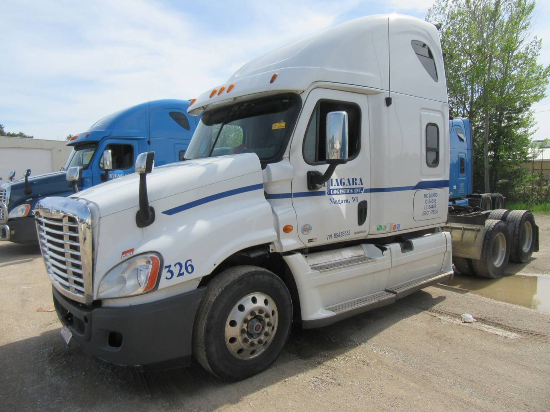 2011 Freightliner Cascadia-CA125 Tractor