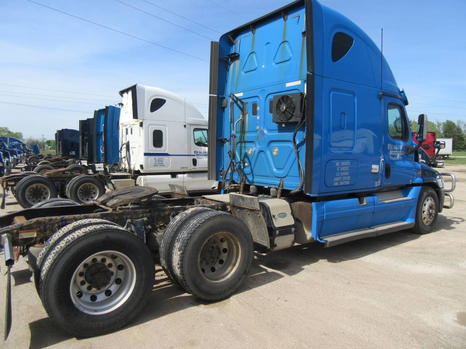 2012 Freightliner Cascadia Tractor - Image 4 of 10