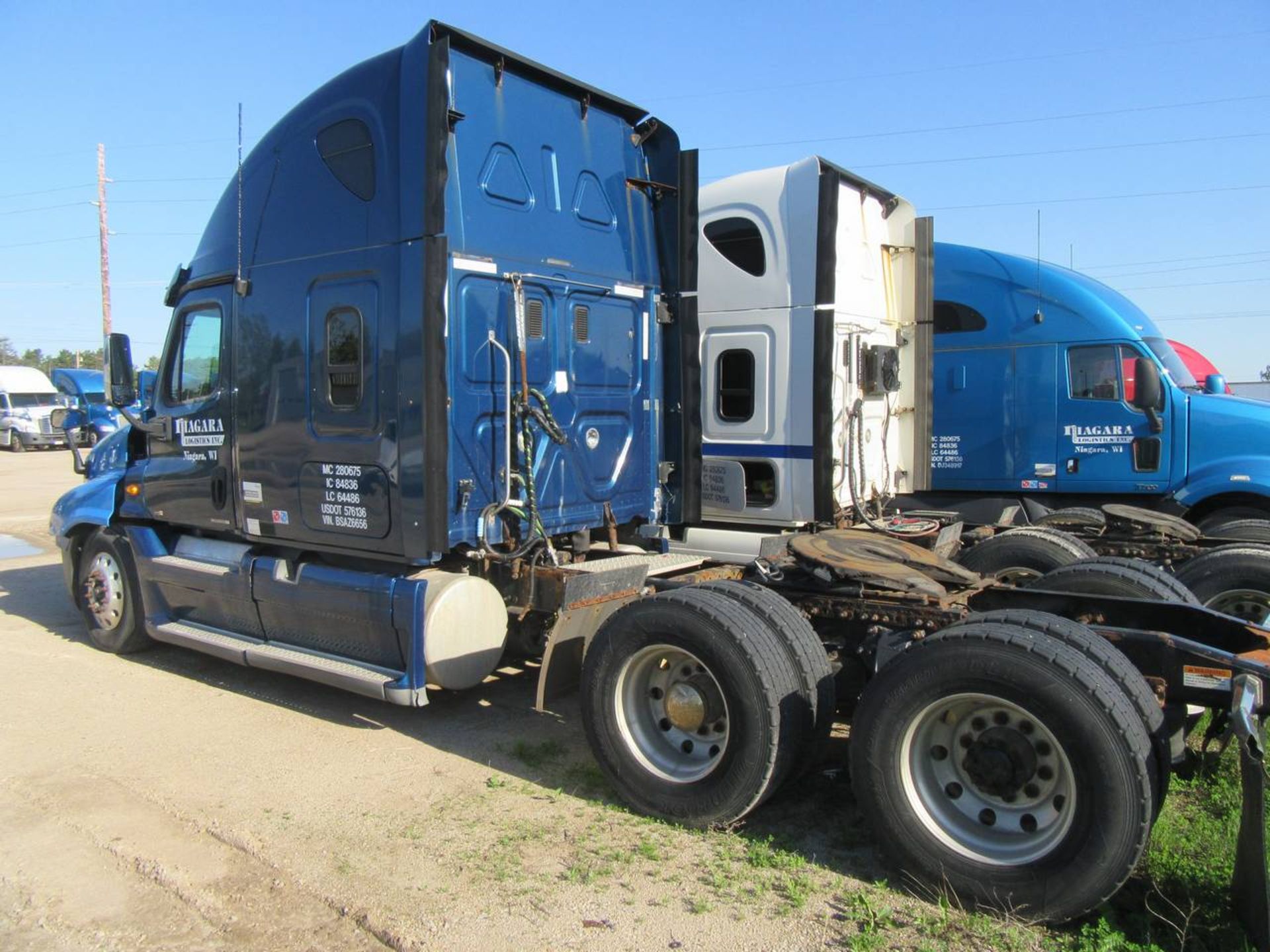2011 Freightliner Cascadia-CA125 Tractor - Image 5 of 8