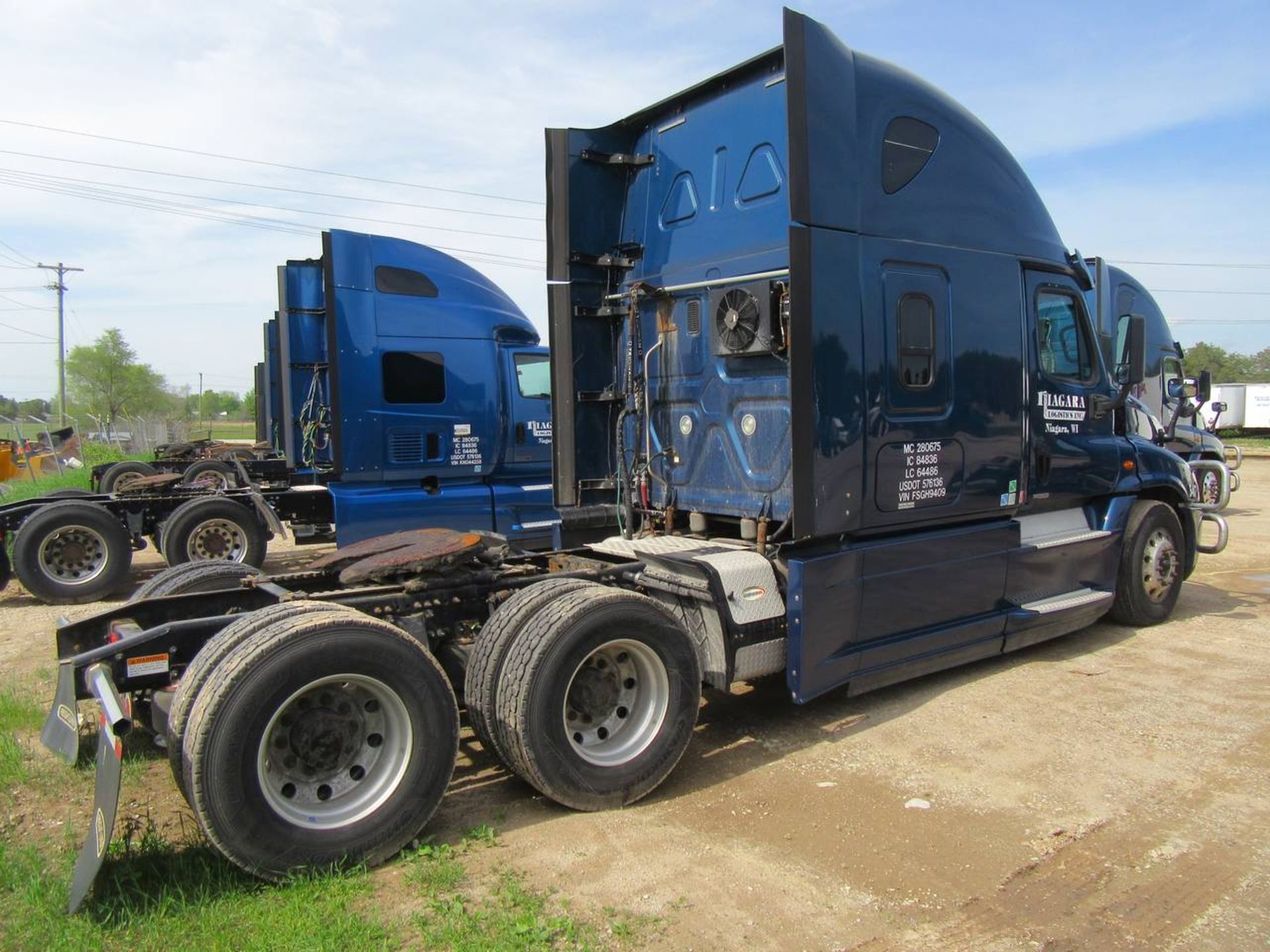 2015 Freightliner Cascadia Evolution-CA125SLP Tractor - Image 4 of 10