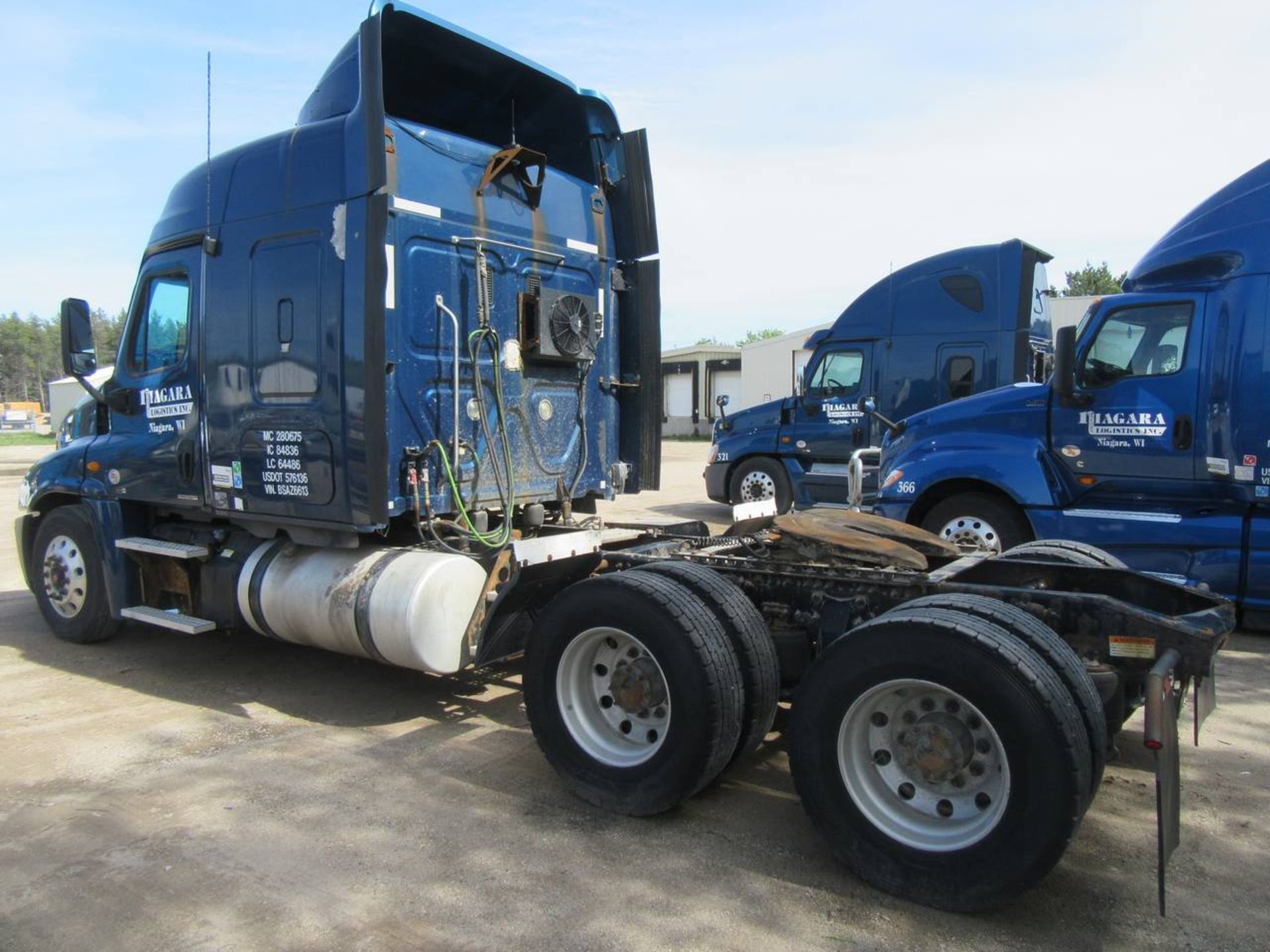 2011 Freightliner Cascadia-CA125 Tractor - Image 6 of 10