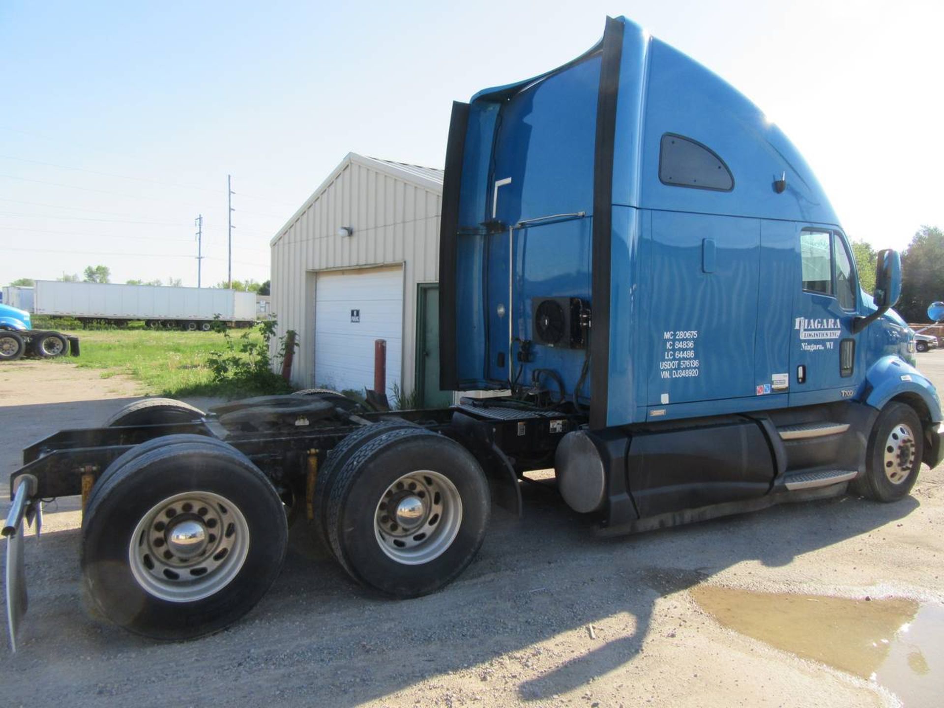 2013 Kenworth T700 Tractor - Image 4 of 10