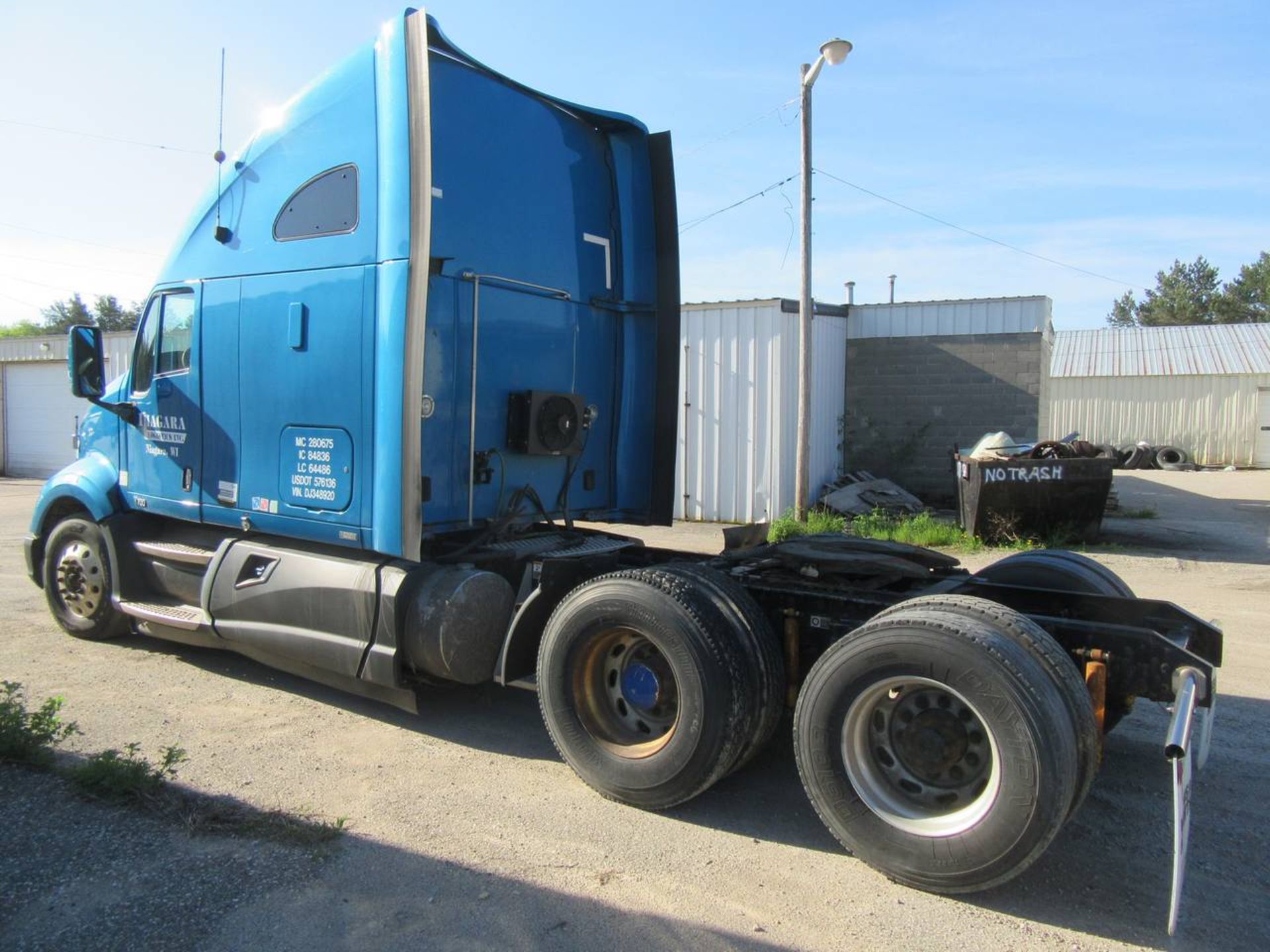 2013 Kenworth T700 Tractor - Image 6 of 10