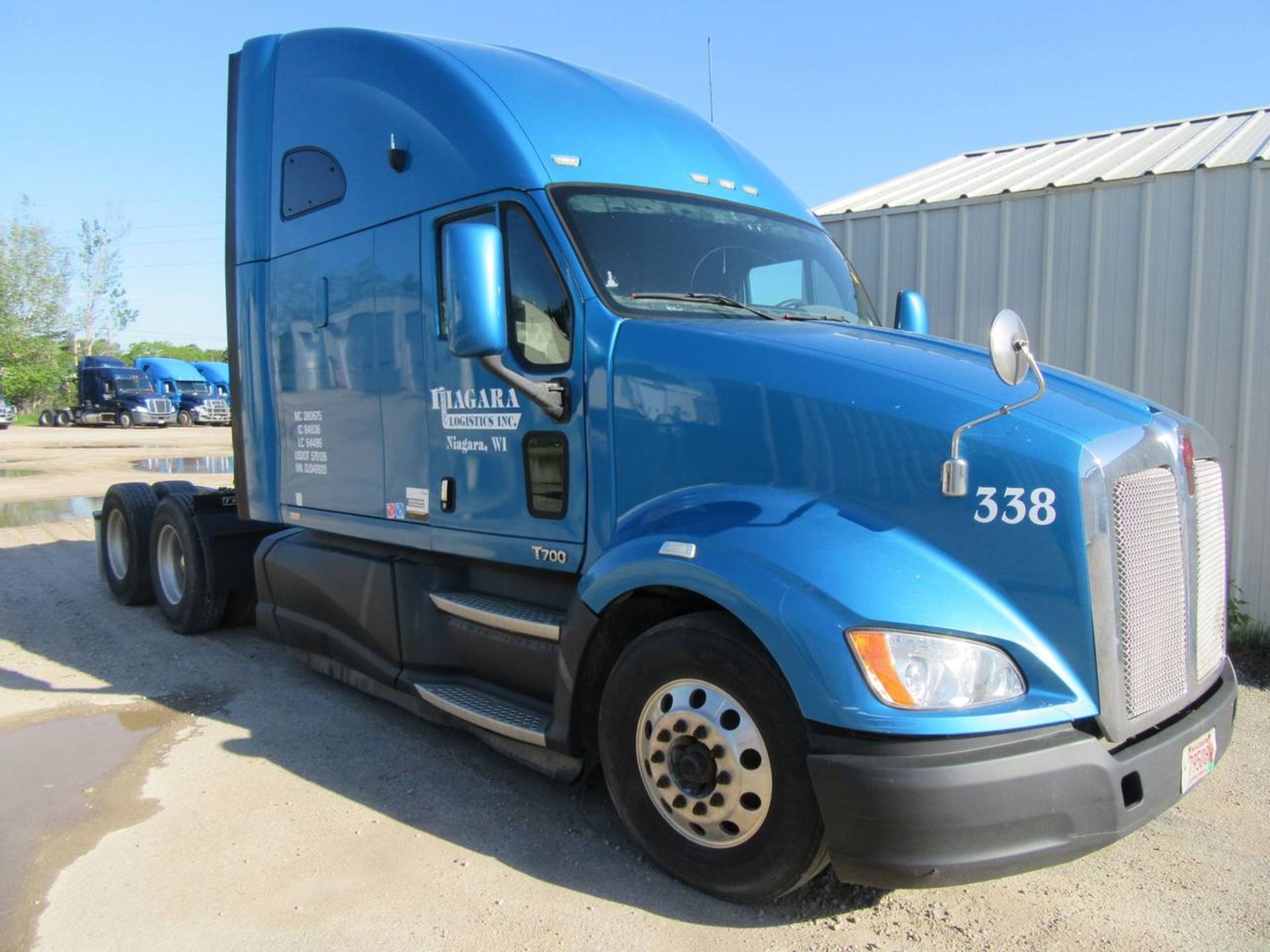 2013 Kenworth T700 Tractor - Image 3 of 10
