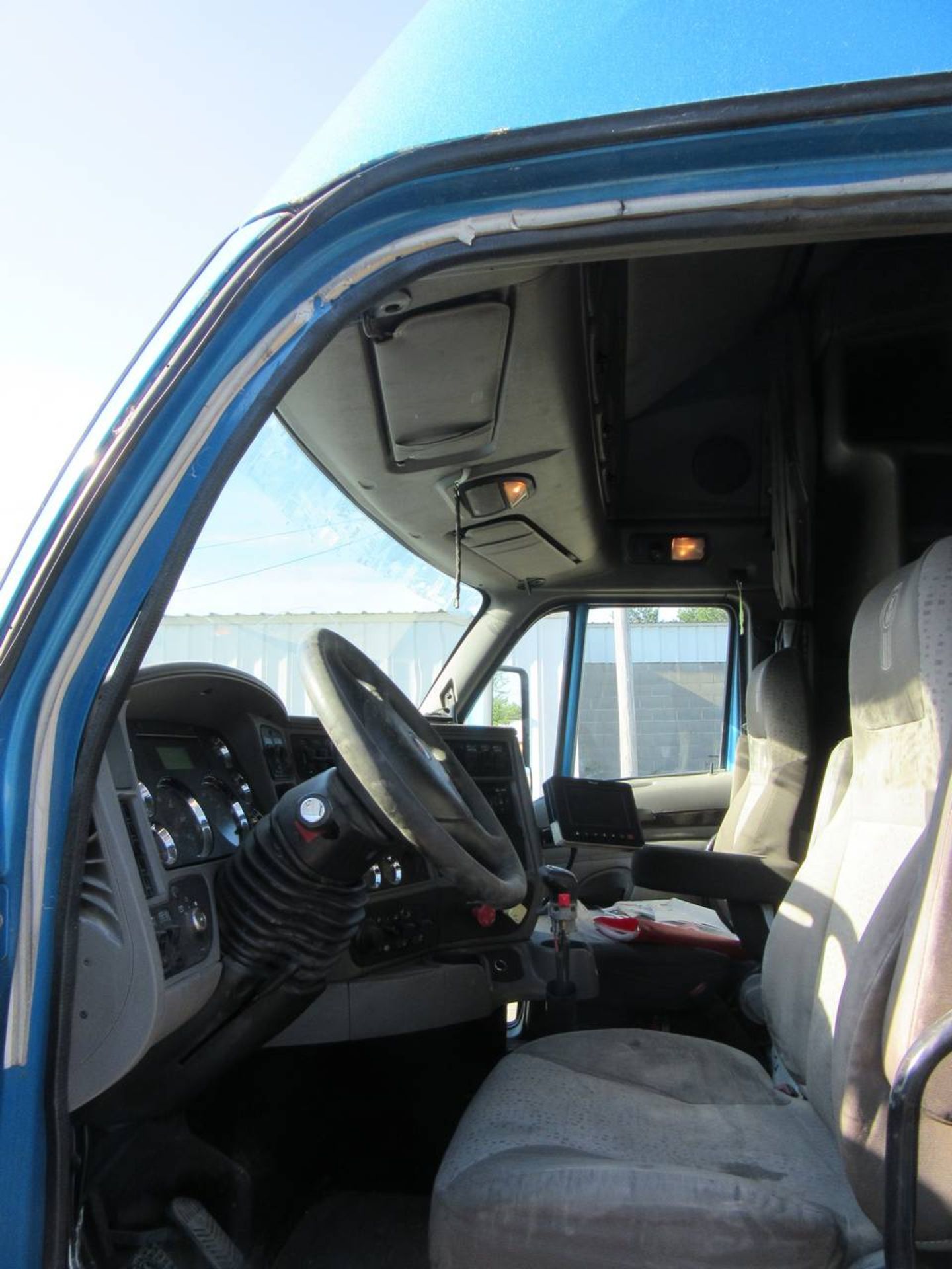 2013 Kenworth T700 Tractor - Image 7 of 10