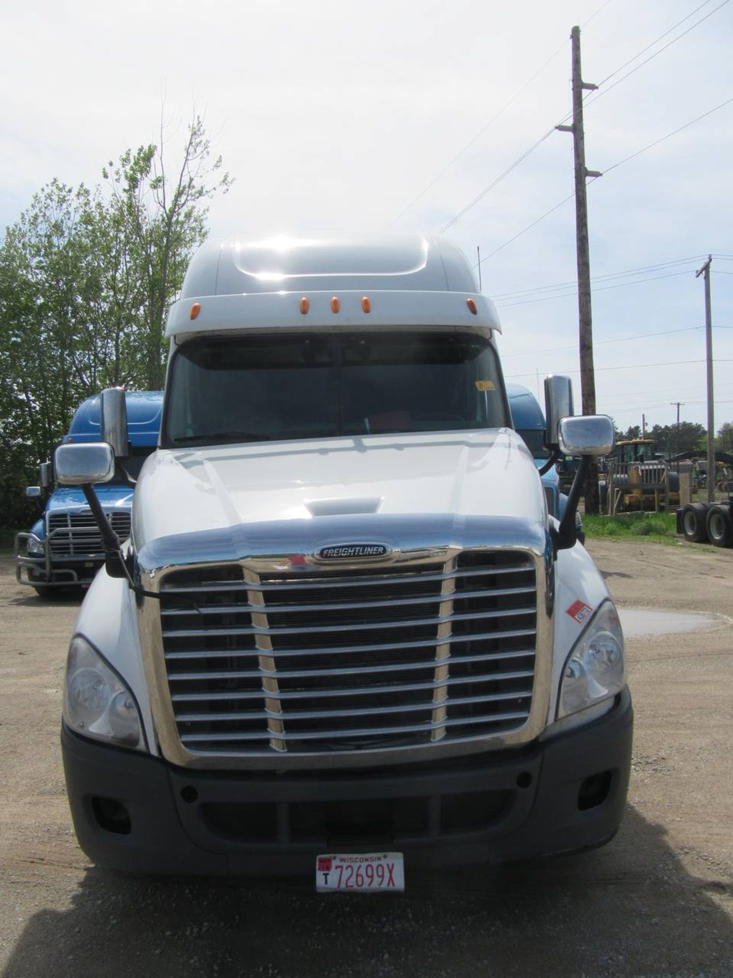 2011 Freightliner Cascadia-CA125 Tractor - Image 2 of 10
