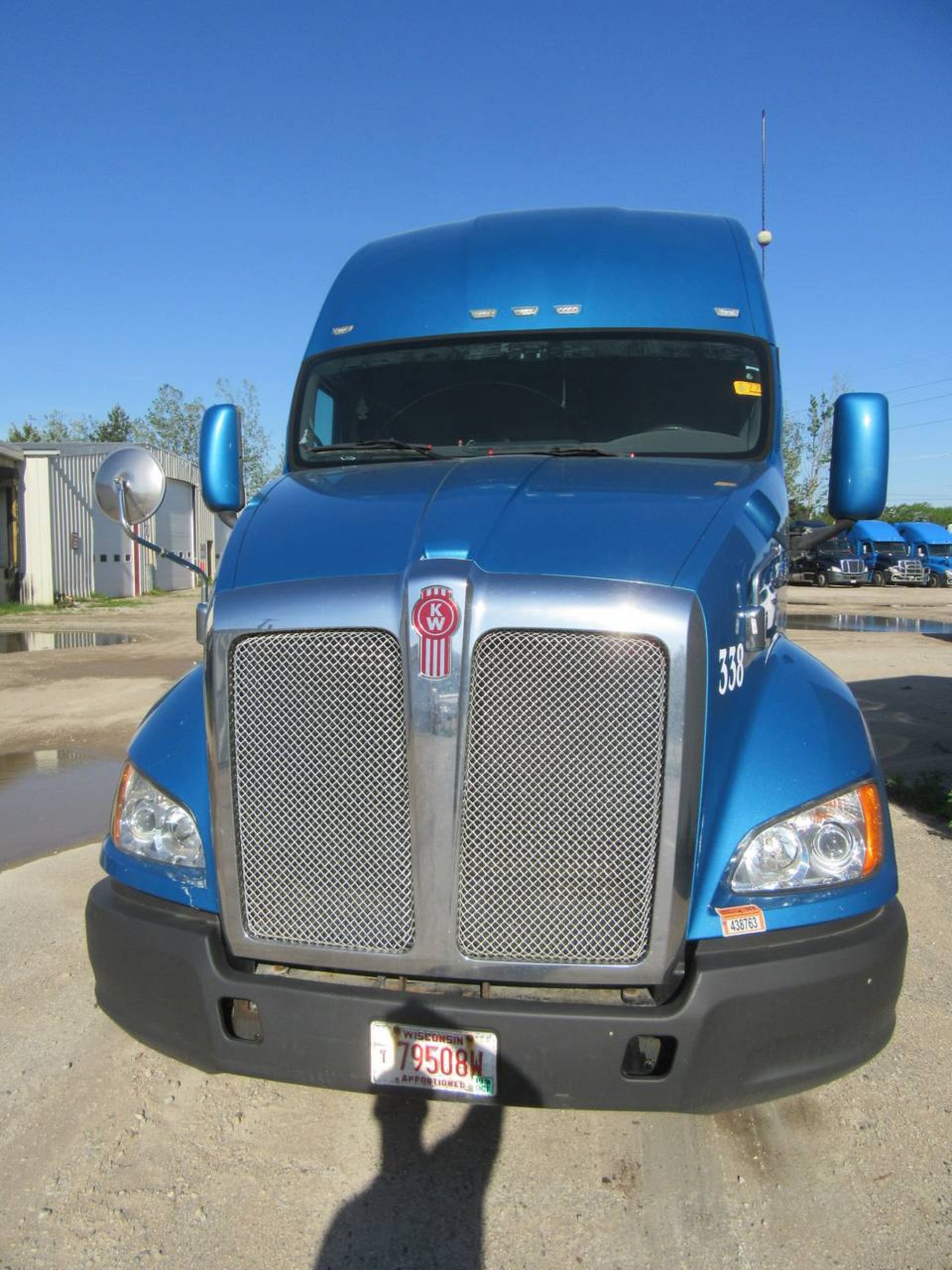 2013 Kenworth T700 Tractor - Image 2 of 10