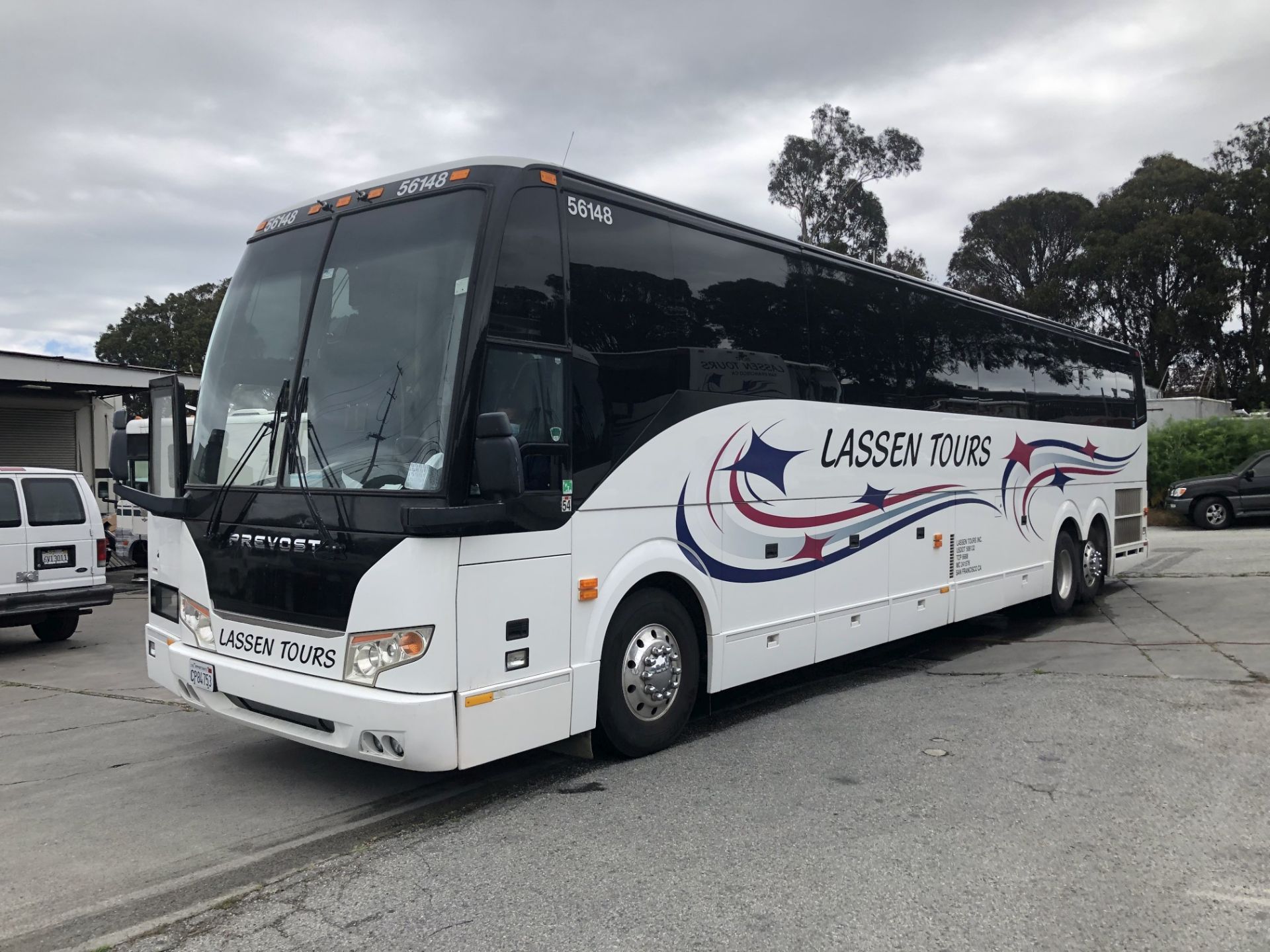 2014 Prevost H3-45 Charter Bus, 56 Seats, Volvo Engine, Allison Transmission, Odometer Read: 478,268