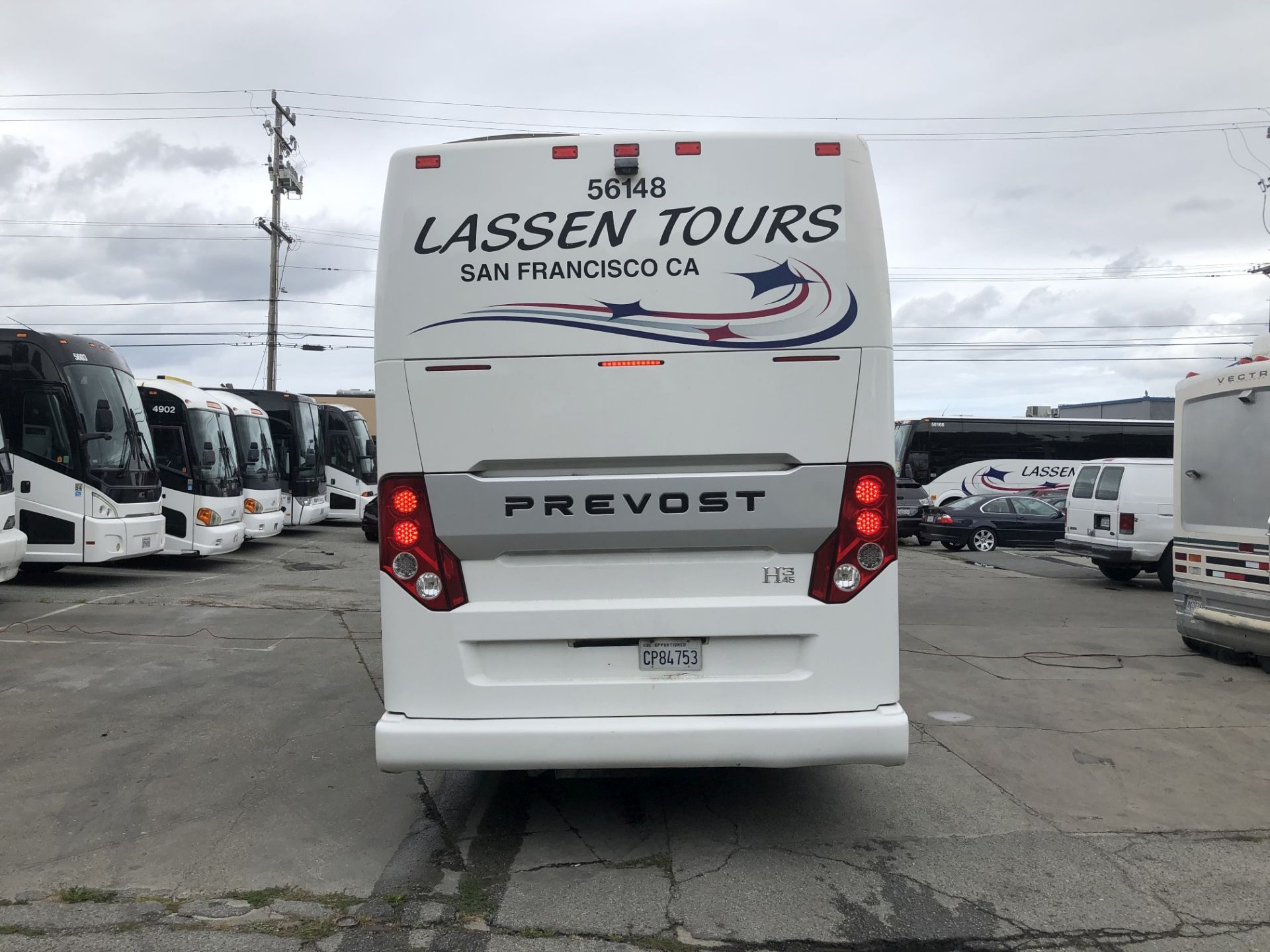 2014 Prevost H3-45 Charter Bus, 56 Seats, Volvo Engine, Allison Transmission, Odometer Read: 478,268 - Image 5 of 11