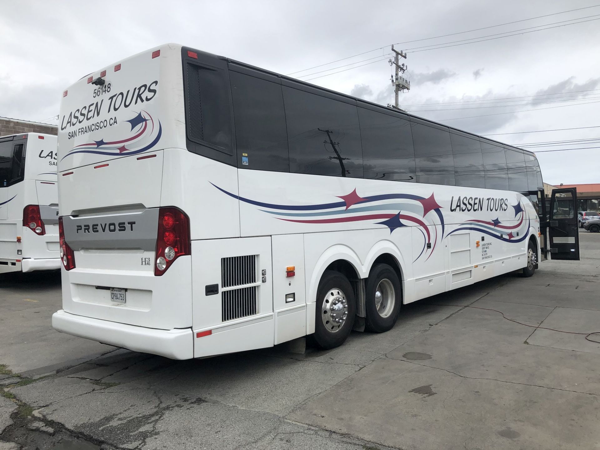 2014 Prevost H3-45 Charter Bus, 56 Seats, Volvo Engine, Allison Transmission, Odometer Read: 478,268 - Image 4 of 11