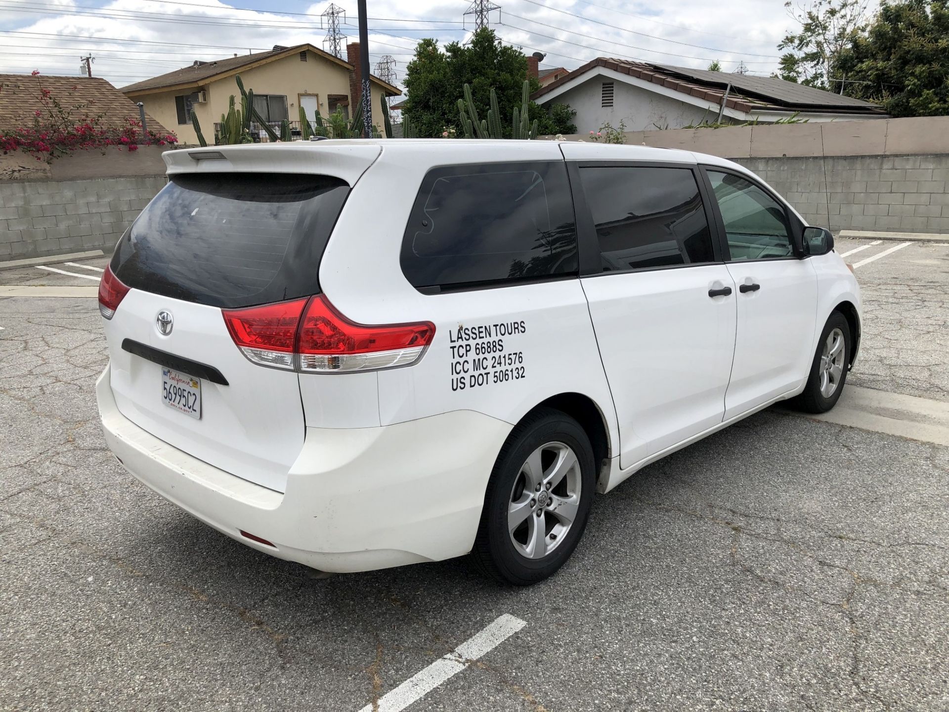 2014 Toyota Sienna L 7-Passenger Minivan, Odometer Read: 197,506 Miles on 5/12/2020, VIN: - Image 4 of 10