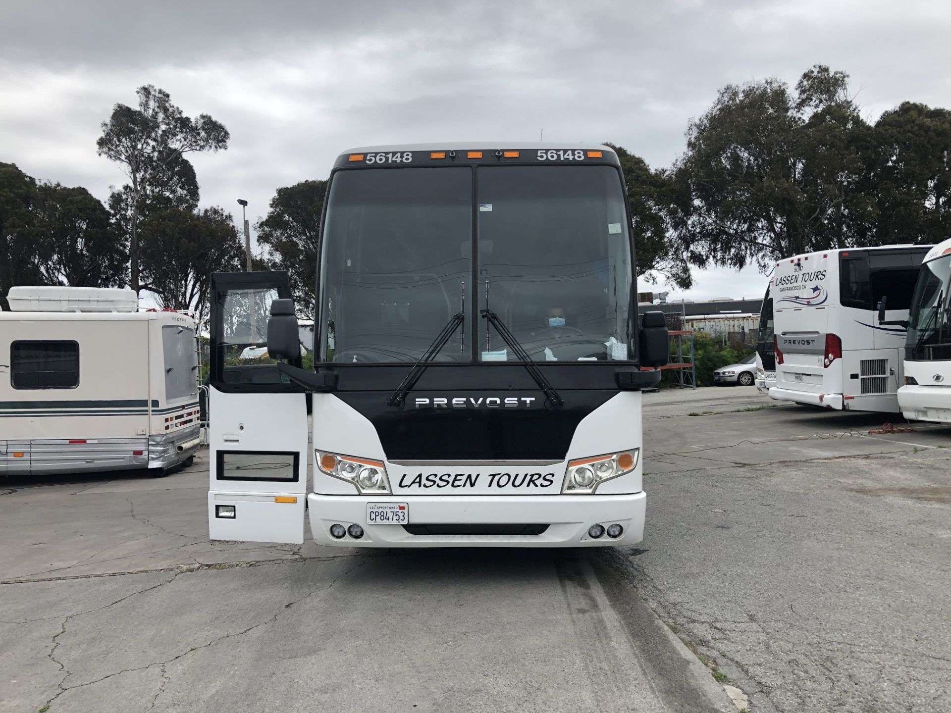 2014 Prevost H3-45 Charter Bus, 56 Seats, Volvo Engine, Allison Transmission, Odometer Read: 478,268 - Image 2 of 11