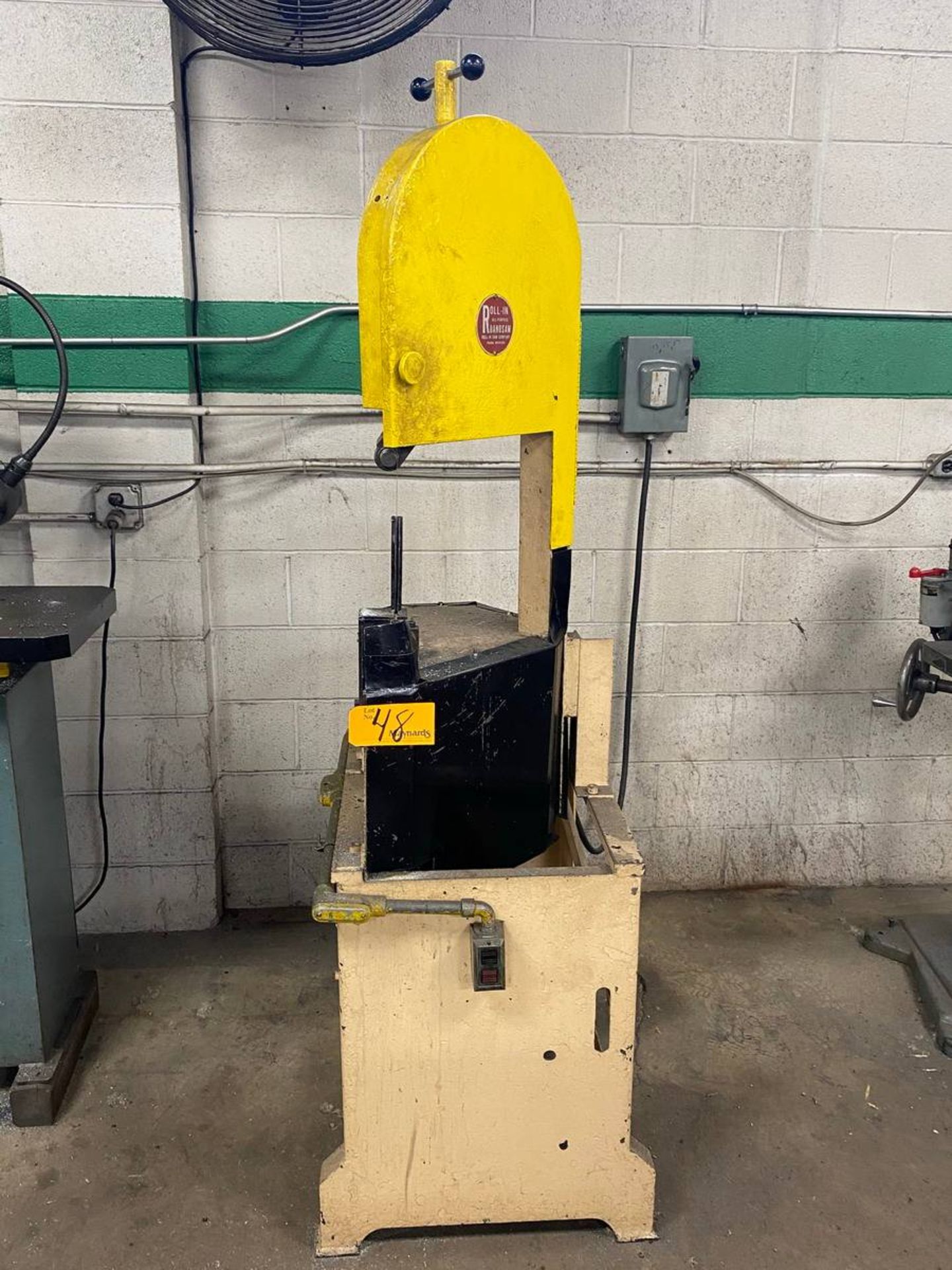 Roll-In 8' x 11''- 9' x 2'' Vertical Band Saw