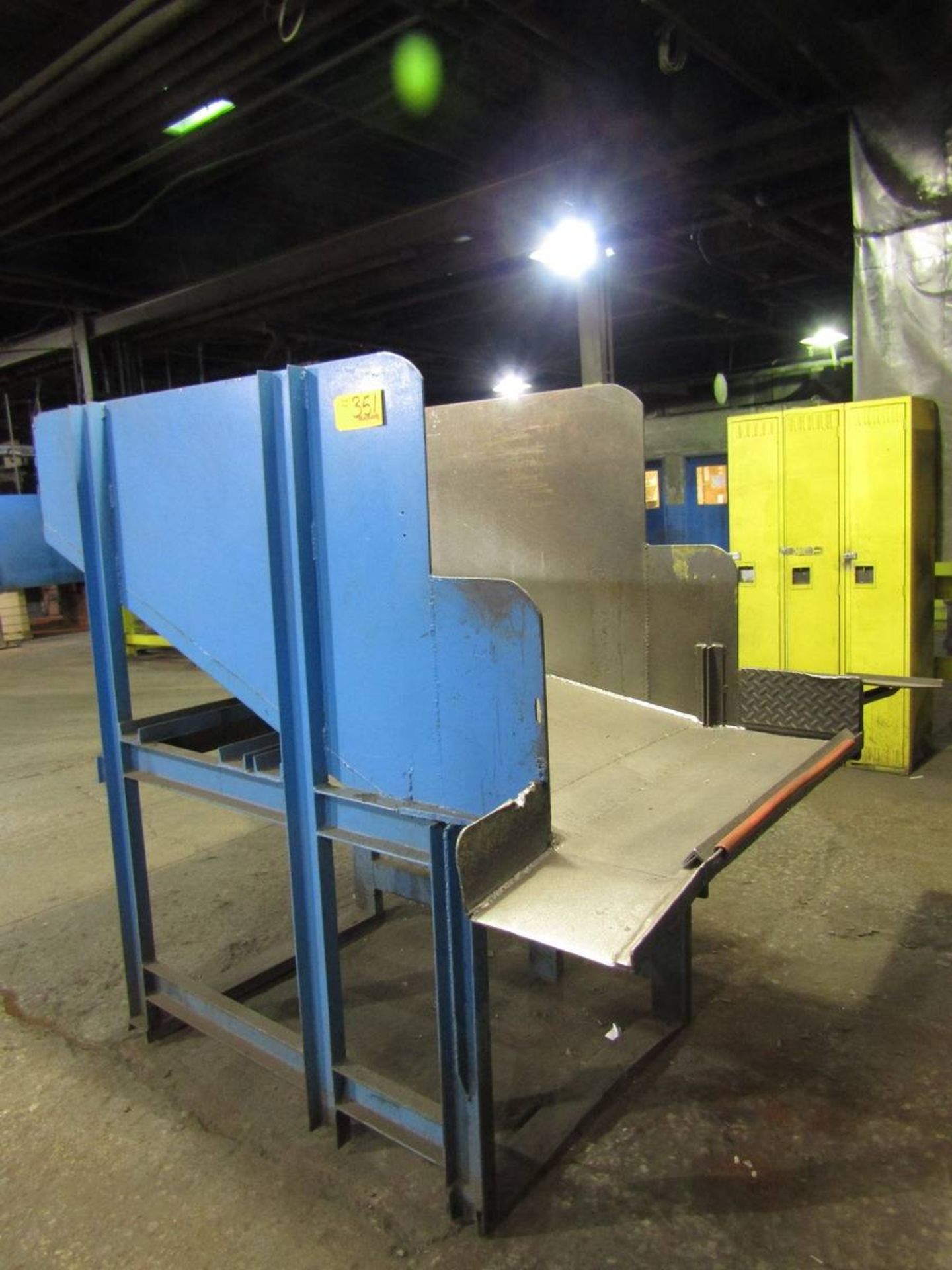 Steel Gravity Feed Sorting Station