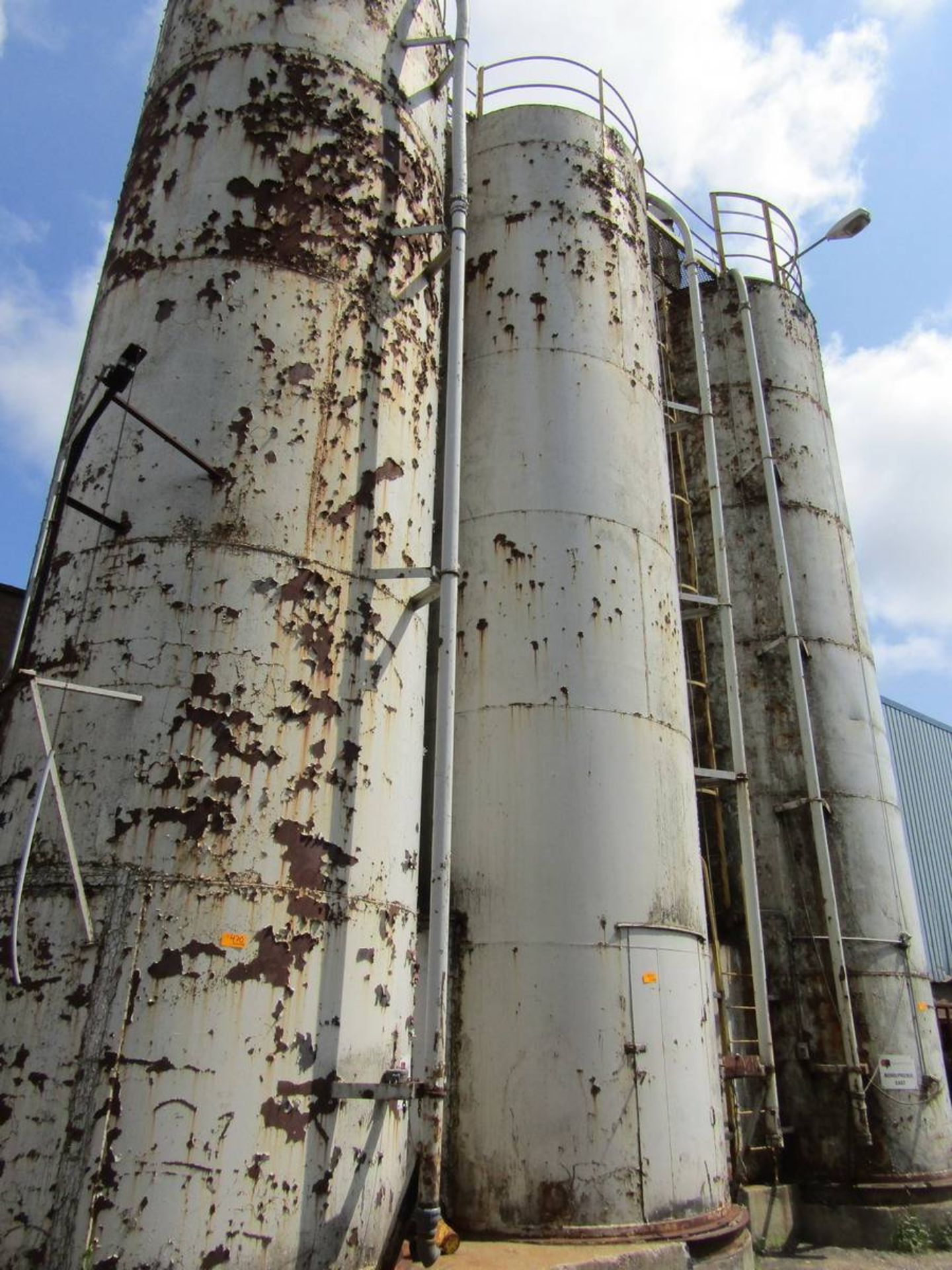 Approx. 100-Ton Steel Skirted Bond/Premix Silo