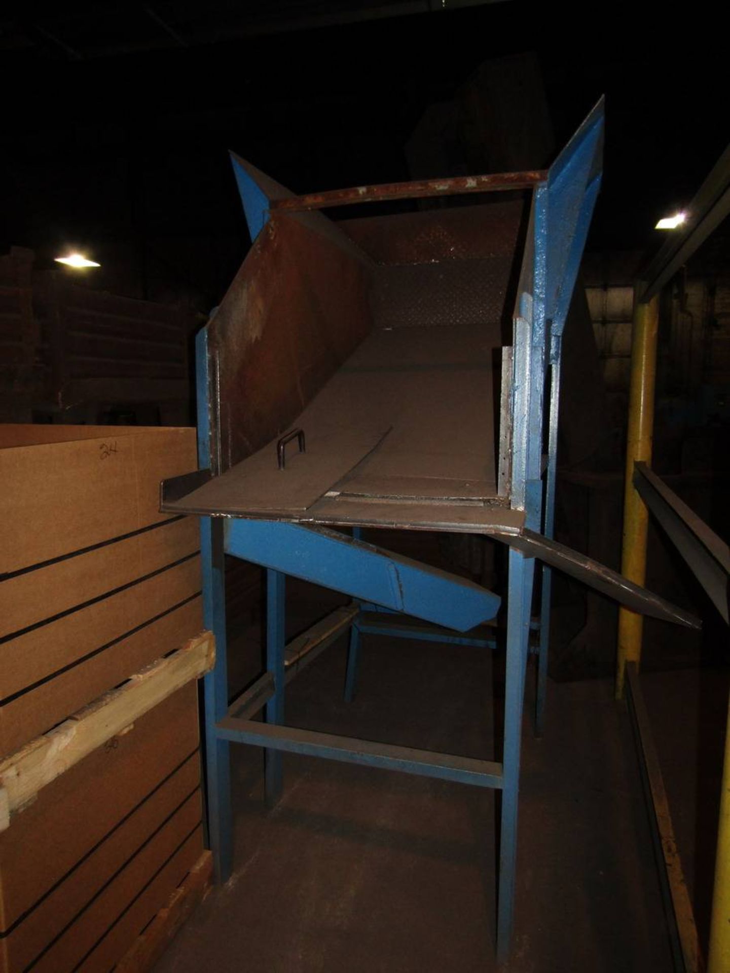 8' Gravity Feed Loading Station - Image 2 of 2