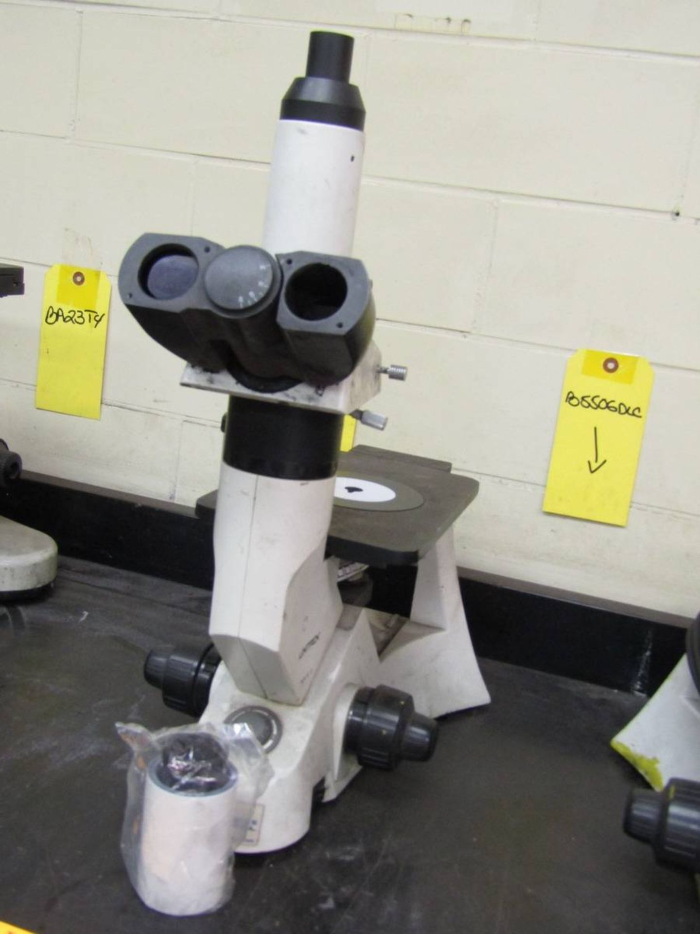 Unitron MEC2 Inverted Metallurgical Microscope - Image 2 of 3
