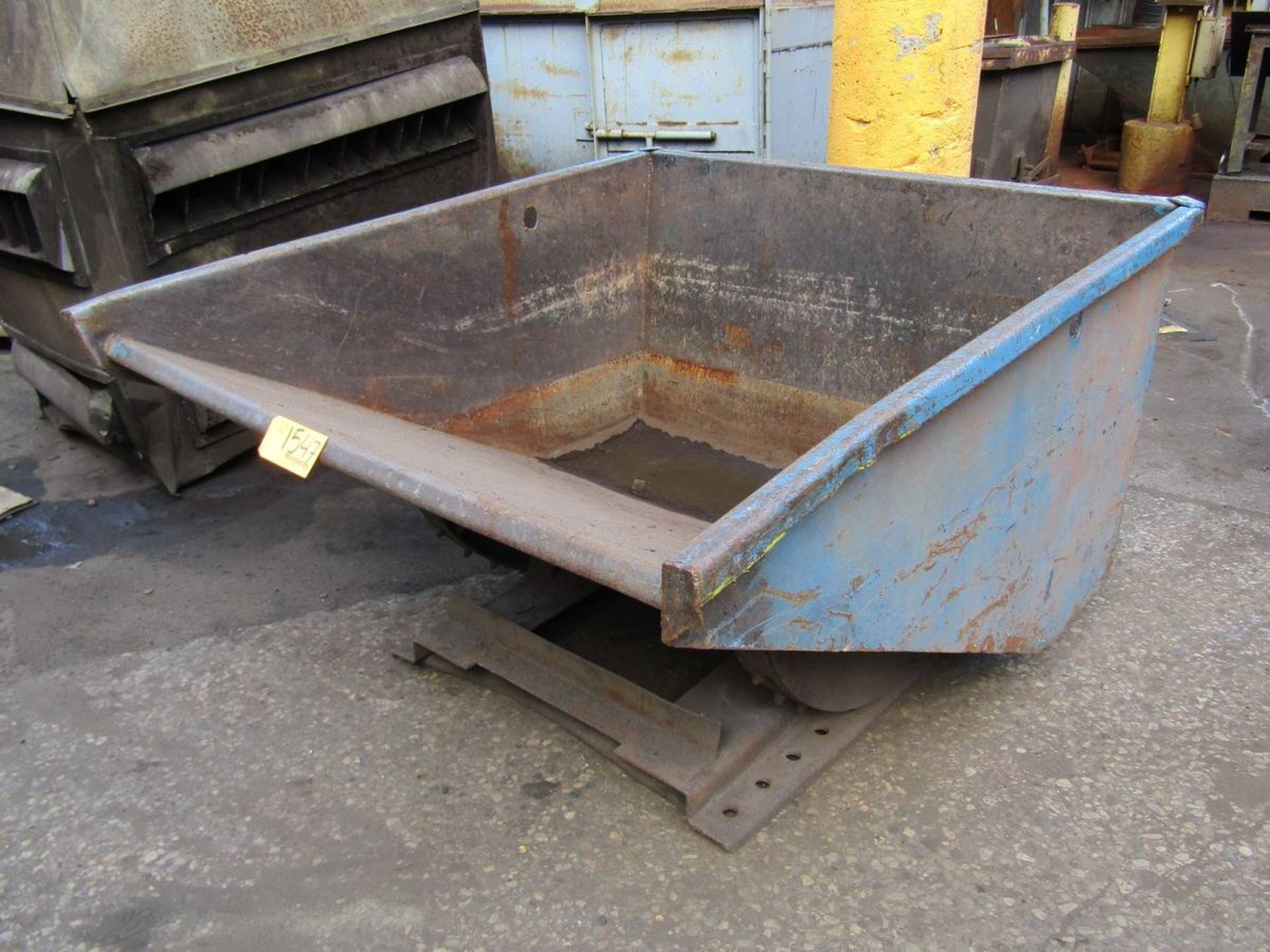 Self-Dumping Hopper