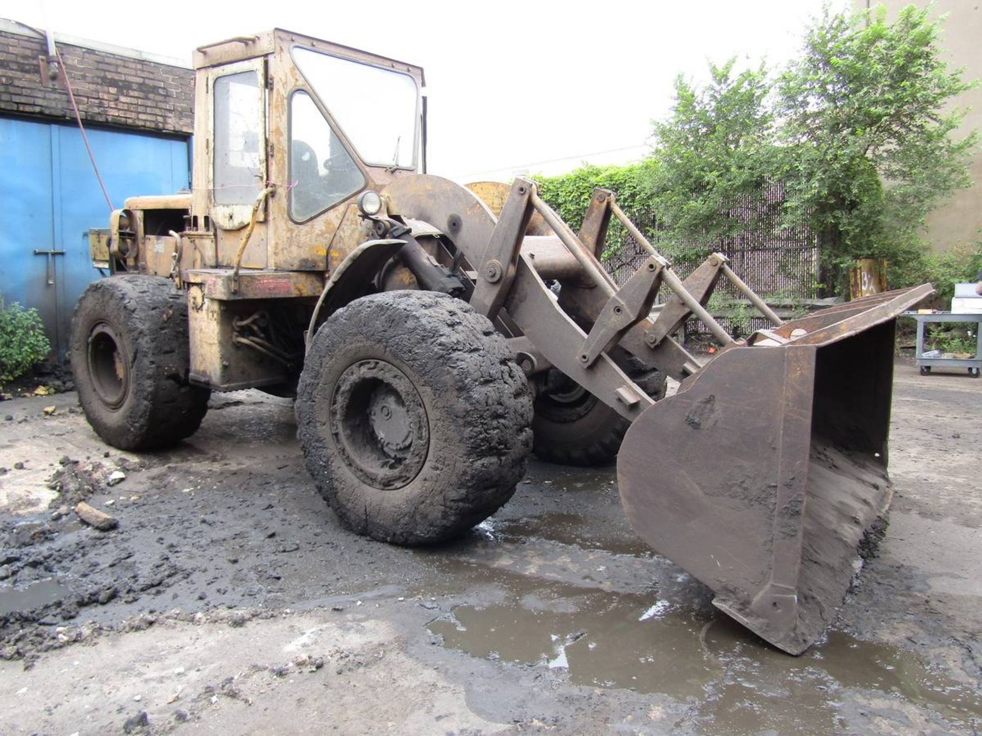 1974 Caterpillar 950 Front End Loader - Image 2 of 11