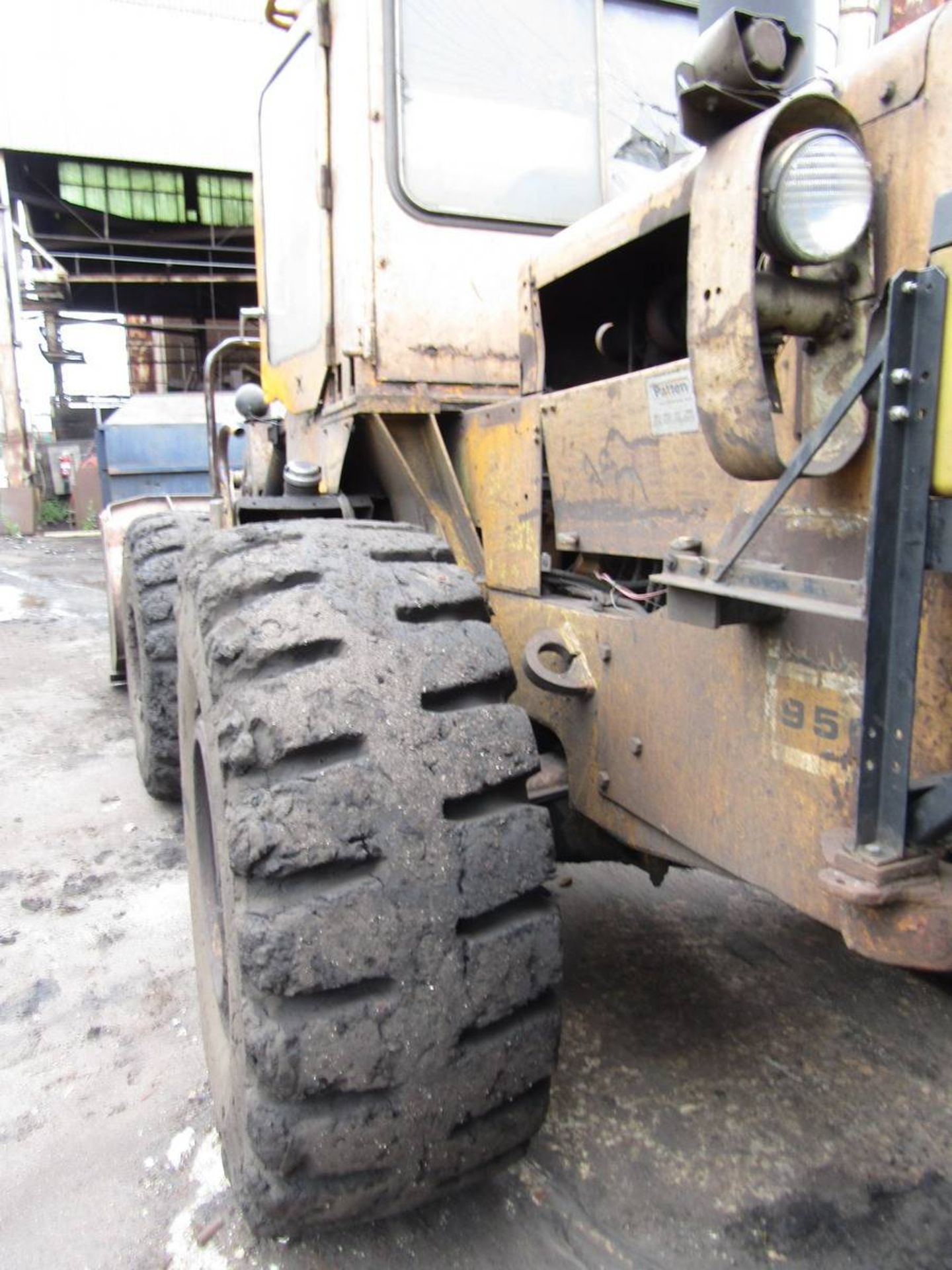 1974 Caterpillar 950 Front End Loader - Image 6 of 11