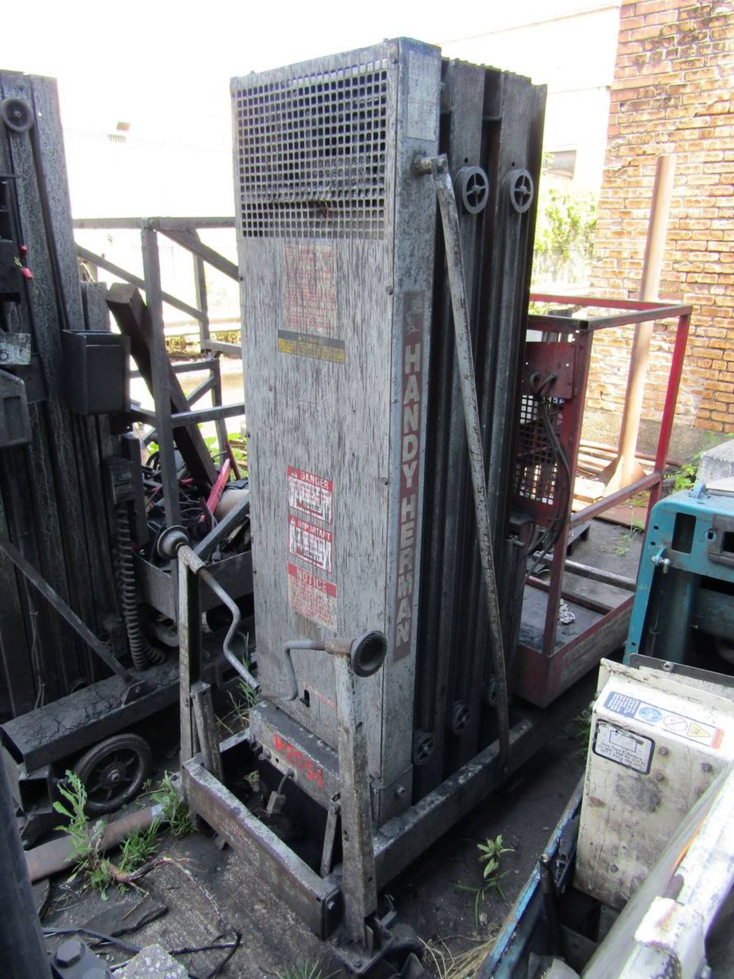 Handy Herman Electric Man Lift - Image 2 of 2