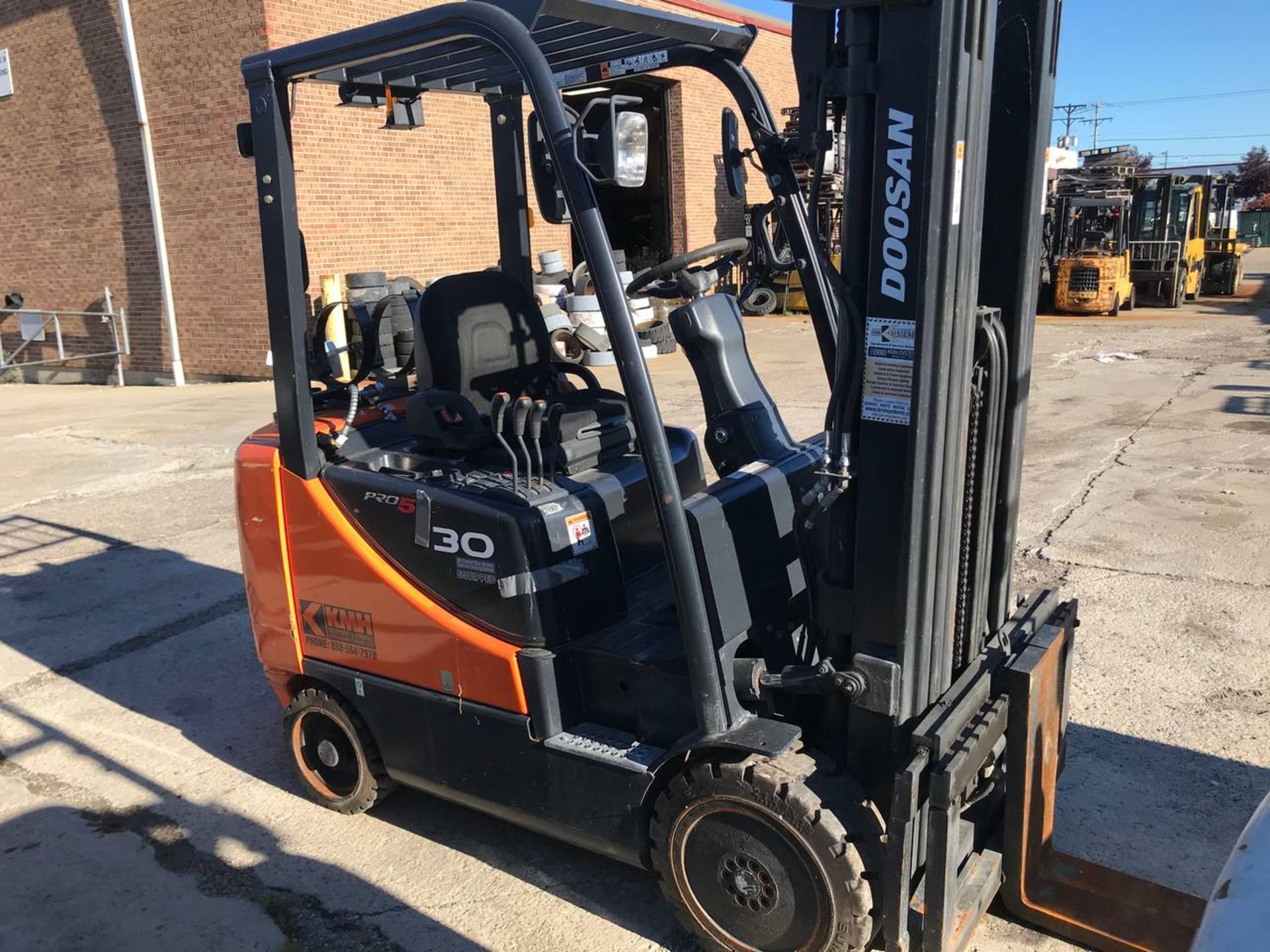 2015 Doosan GC30ES-5 Propane Fork Lift - Image 2 of 4